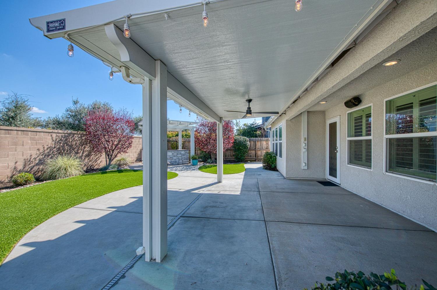 493 S Crescent Ln, Madera, CA 93636