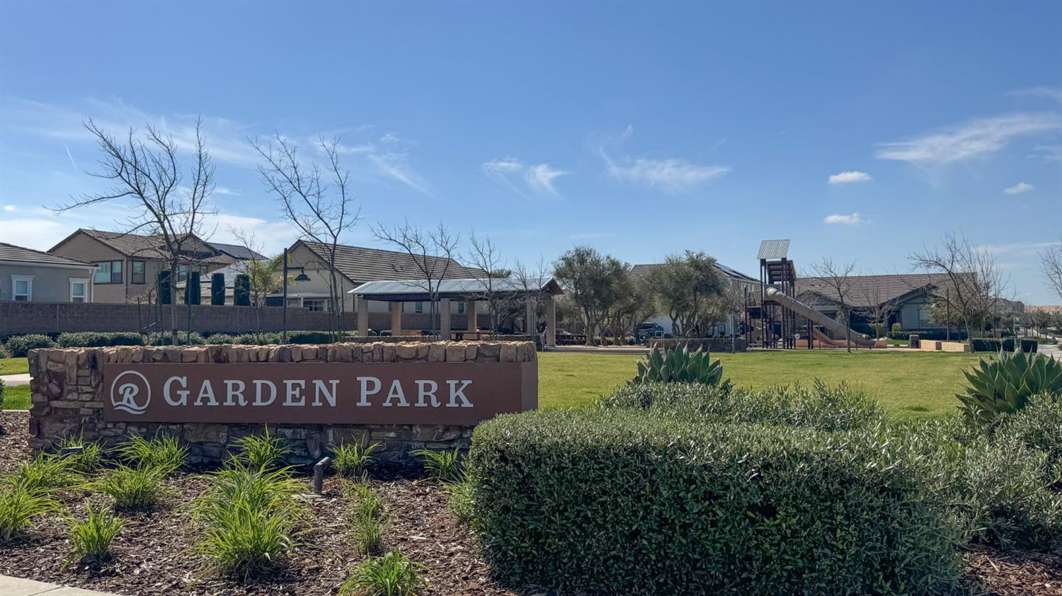 493 S Crescent Ln, Madera, CA 93636