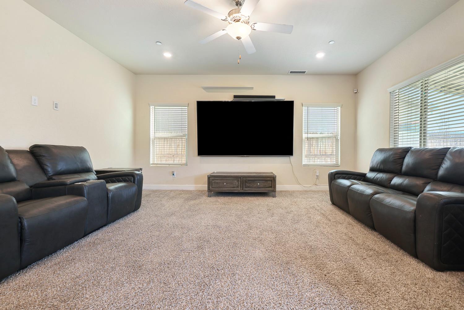 6883 E Robinson Ave, Fresno, CA 93727