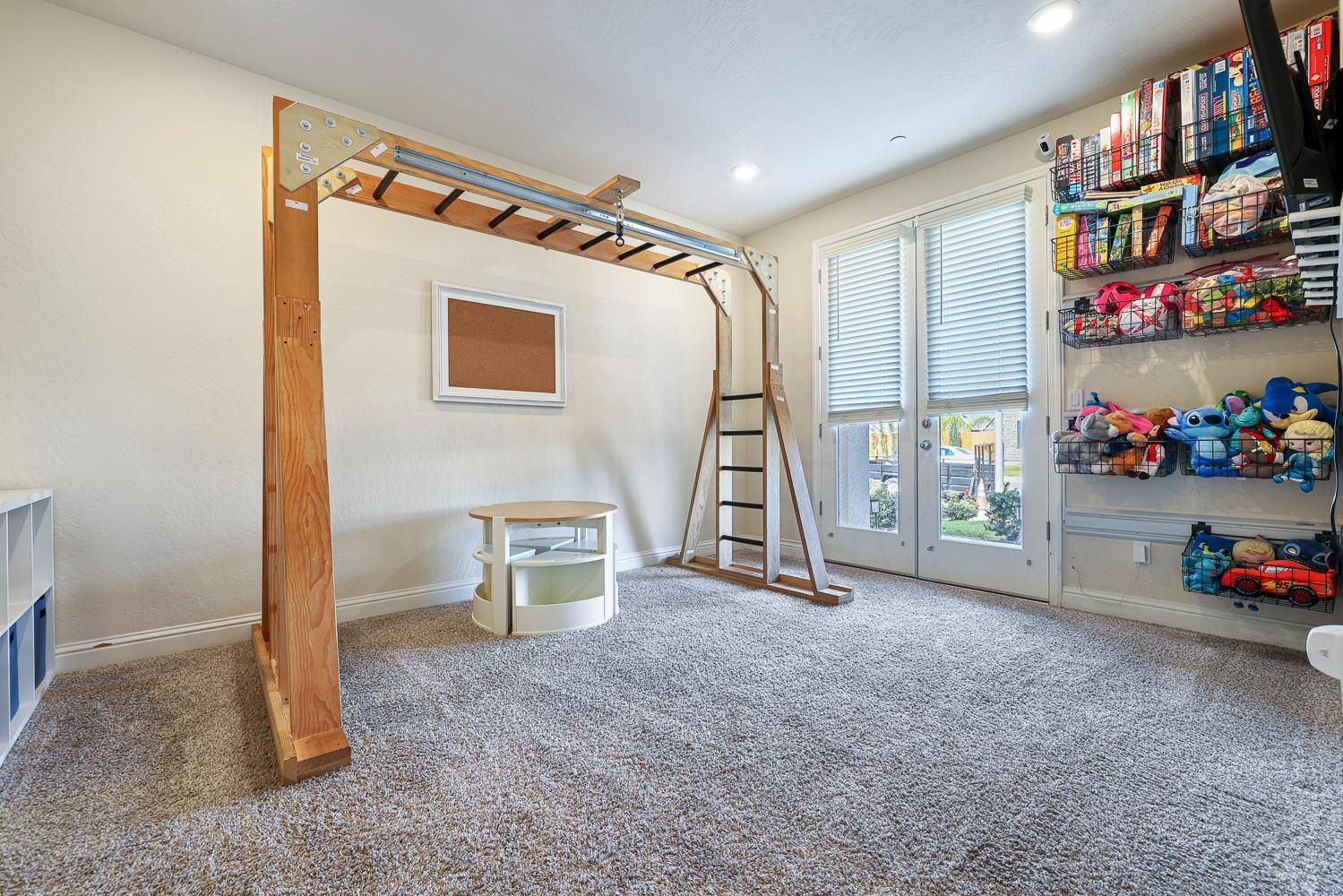 6883 E Robinson Ave, Fresno, CA 93727