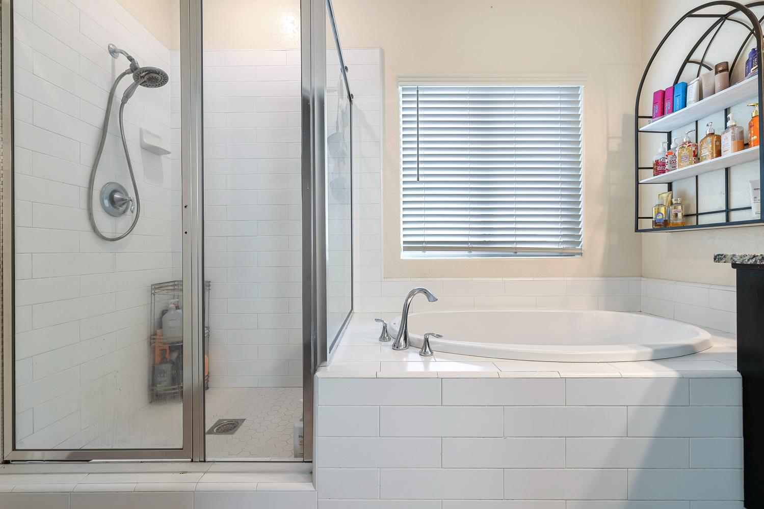 6883 E Robinson Ave, Fresno, CA 93727