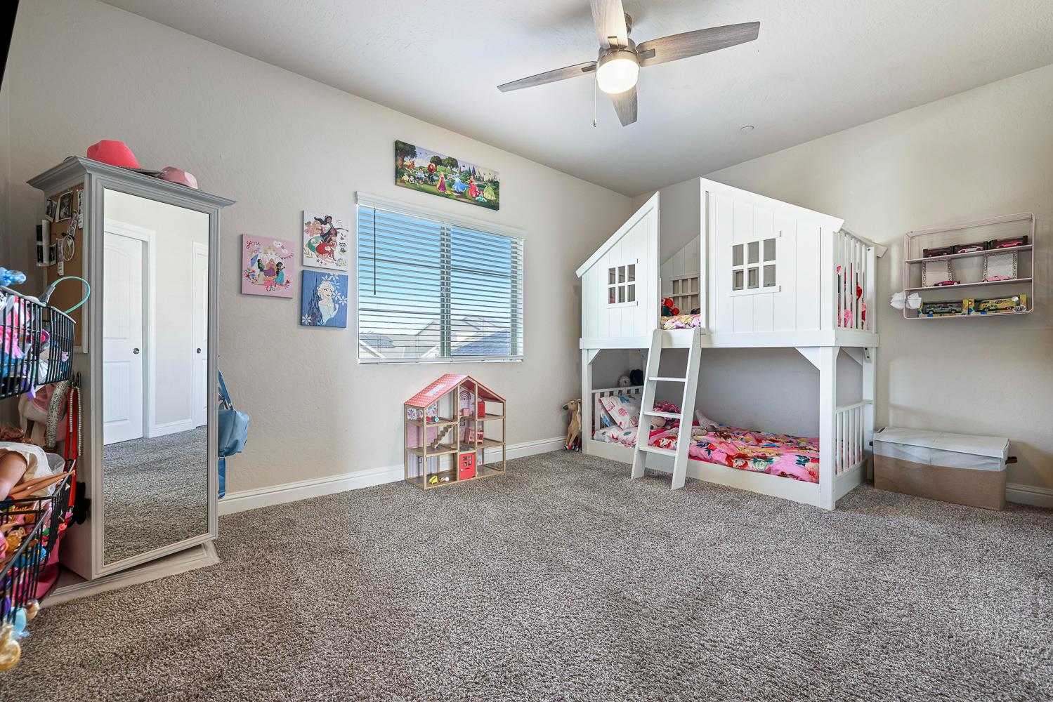 6883 E Robinson Ave, Fresno, CA 93727