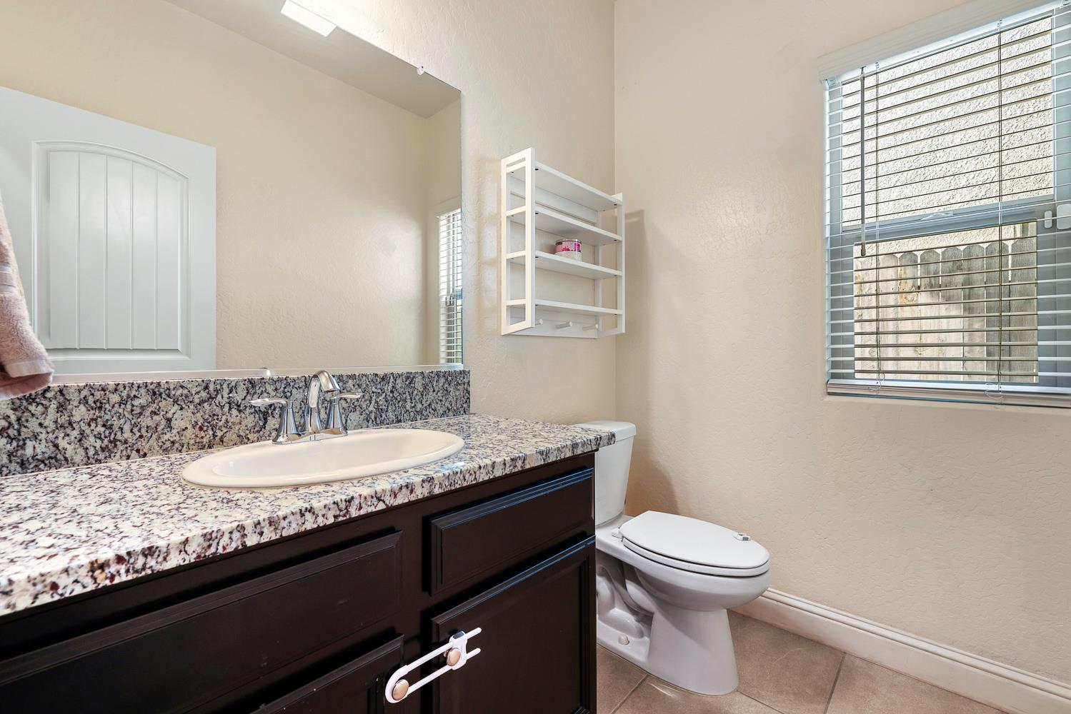 6883 E Robinson Ave, Fresno, CA 93727