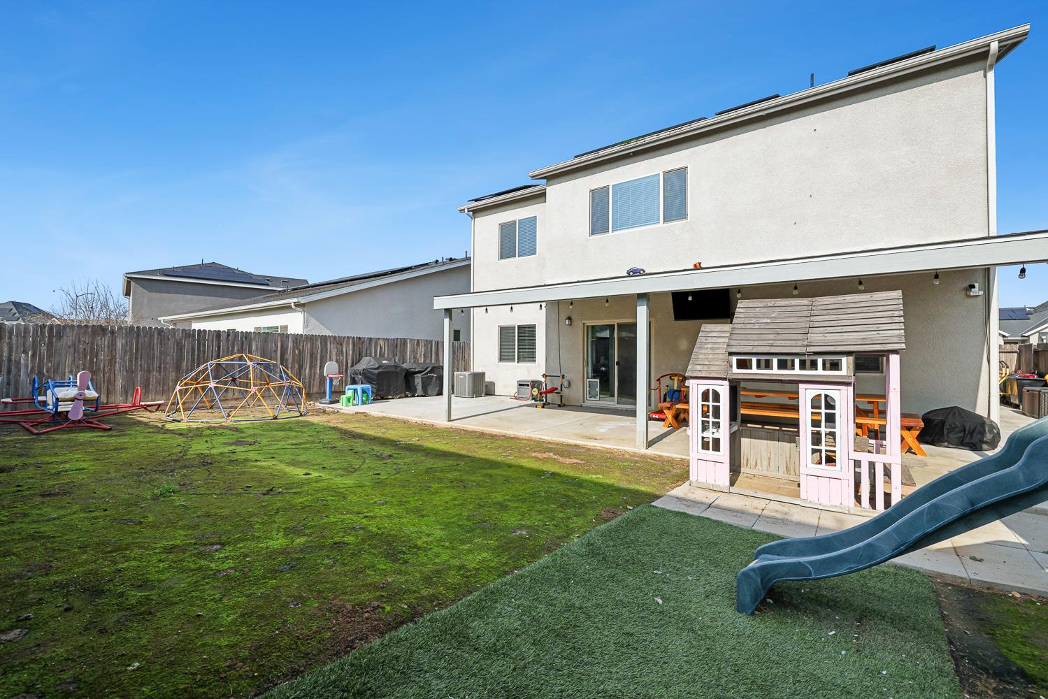 6883 E Robinson Ave, Fresno, CA 93727