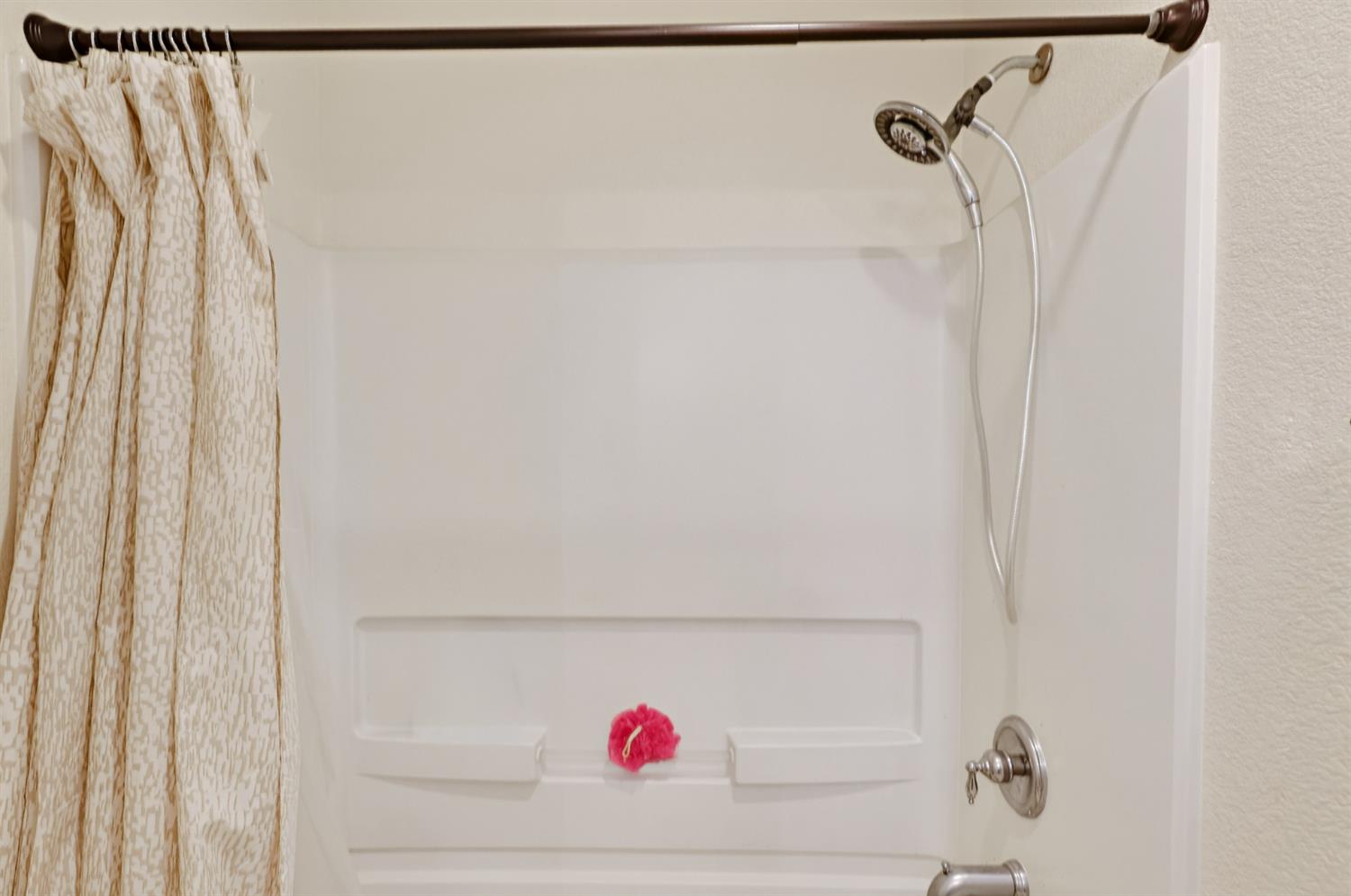 11437 Mirage Dr, Chowchilla, CA 93610