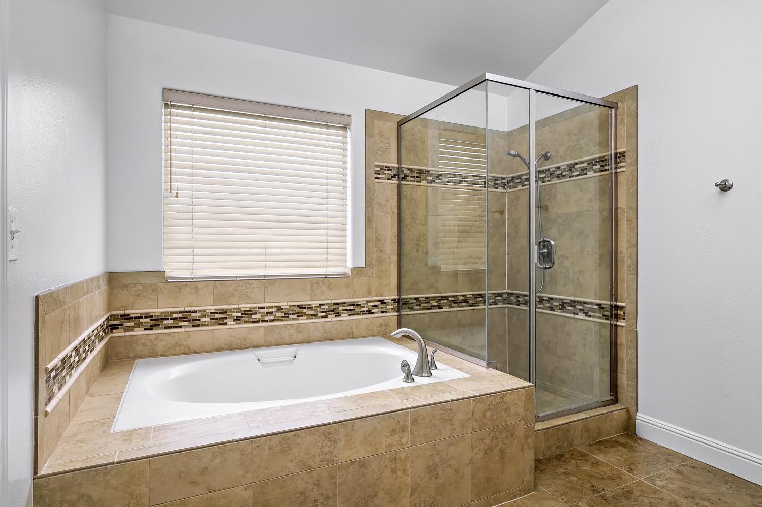 10752 N Windham Bay Cir, Fresno, CA 93730