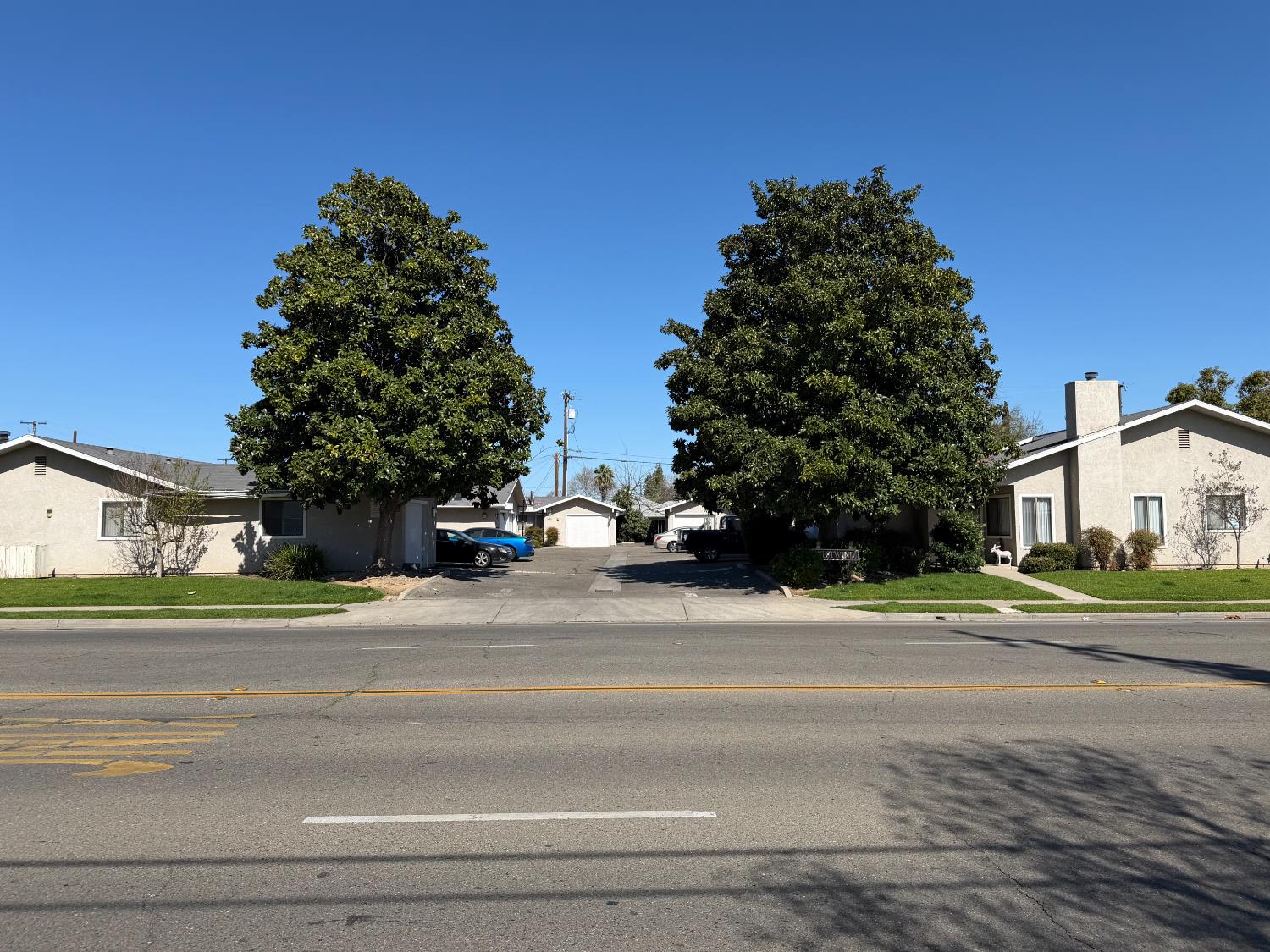 950 W Mckinley Ave, Fresno, CA 93728