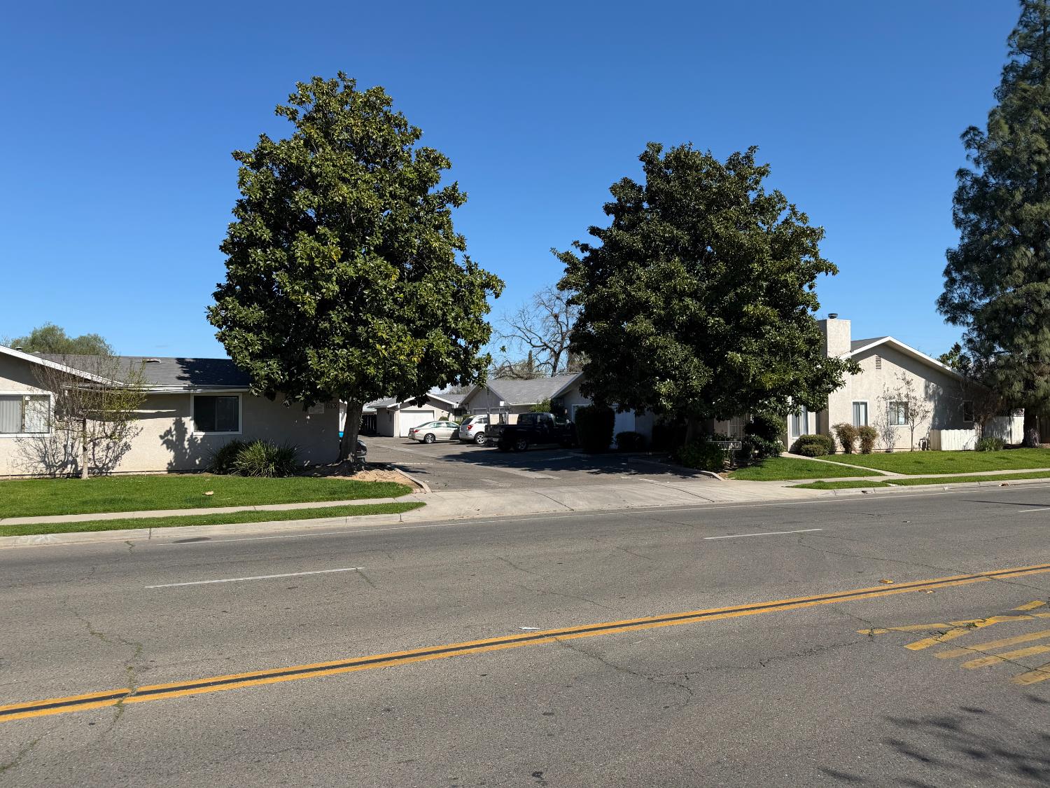 950 W Mckinley Ave, Fresno, CA 93728