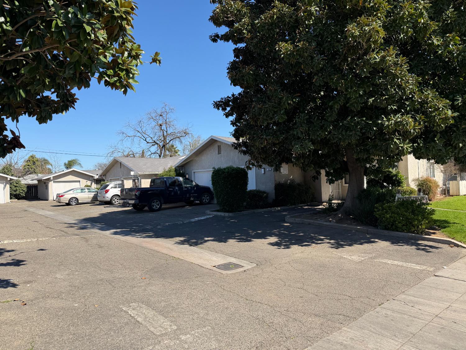 950 W Mckinley Ave, Fresno, CA 93728