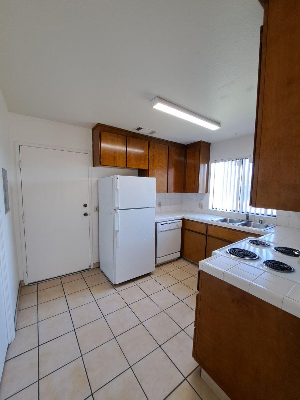 950 W Mckinley Ave, Fresno, CA 93728