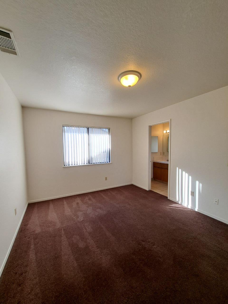 950 W Mckinley Ave, Fresno, CA 93728