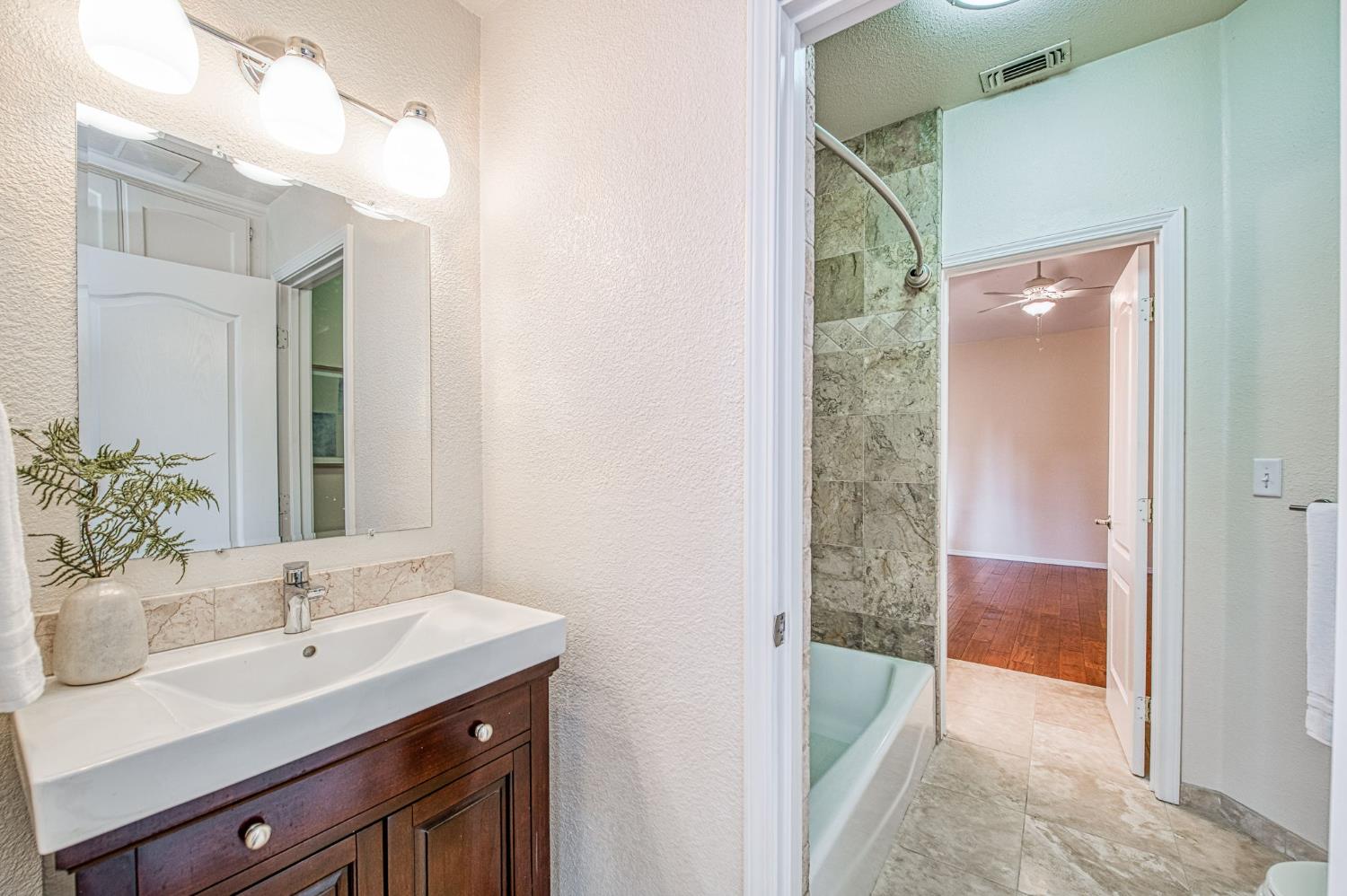 7272 N Traverse Ave, Clovis, CA 93619