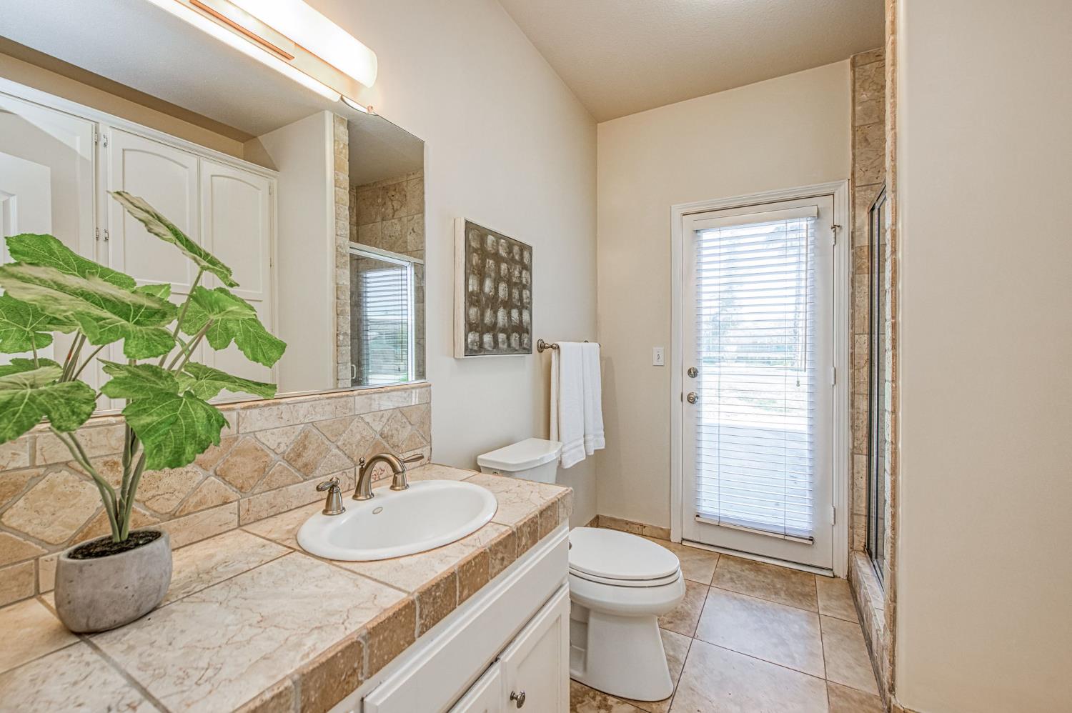 7272 N Traverse Ave, Clovis, CA 93619