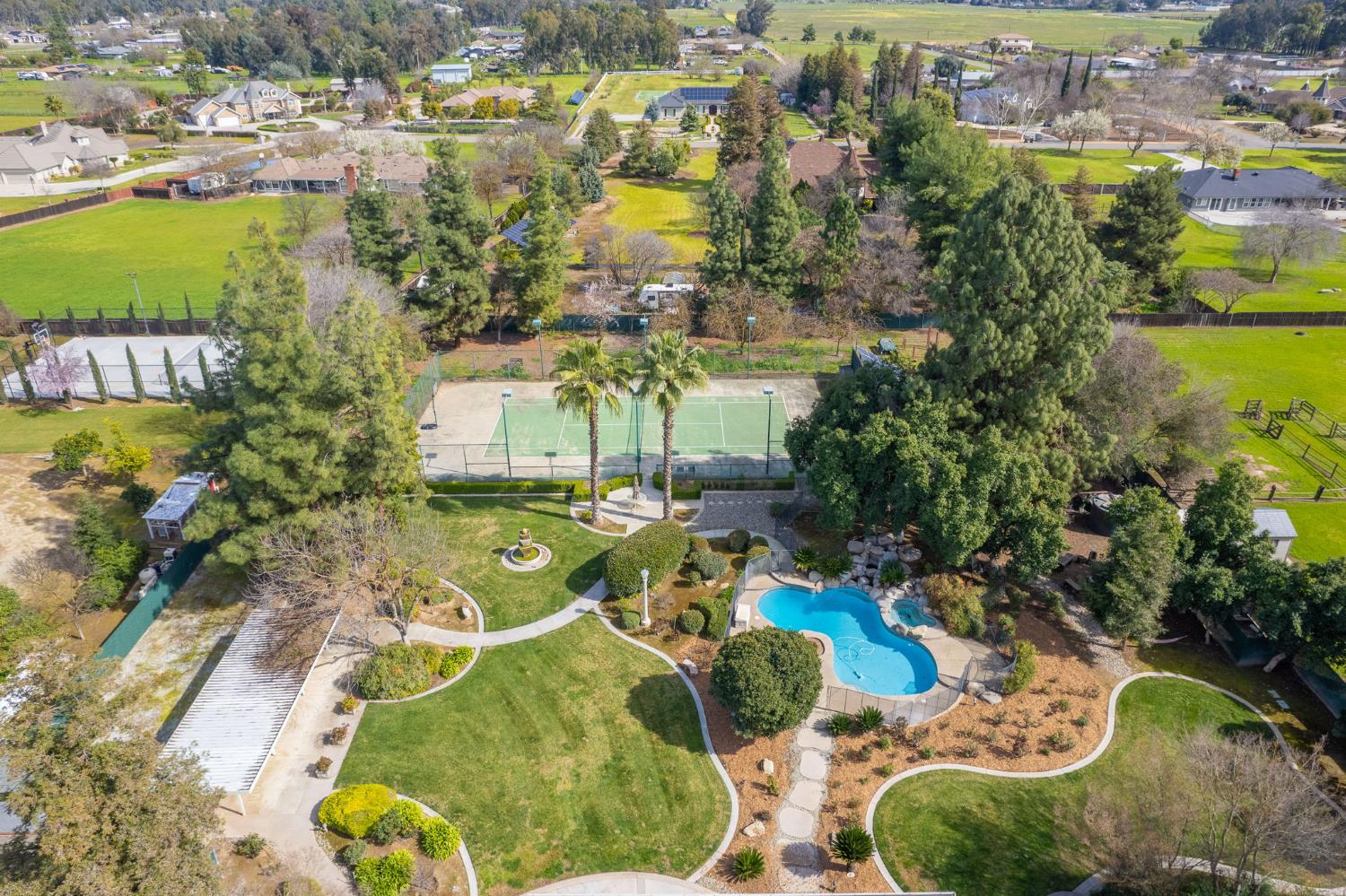 7272 N Traverse Ave, Clovis, CA 93619