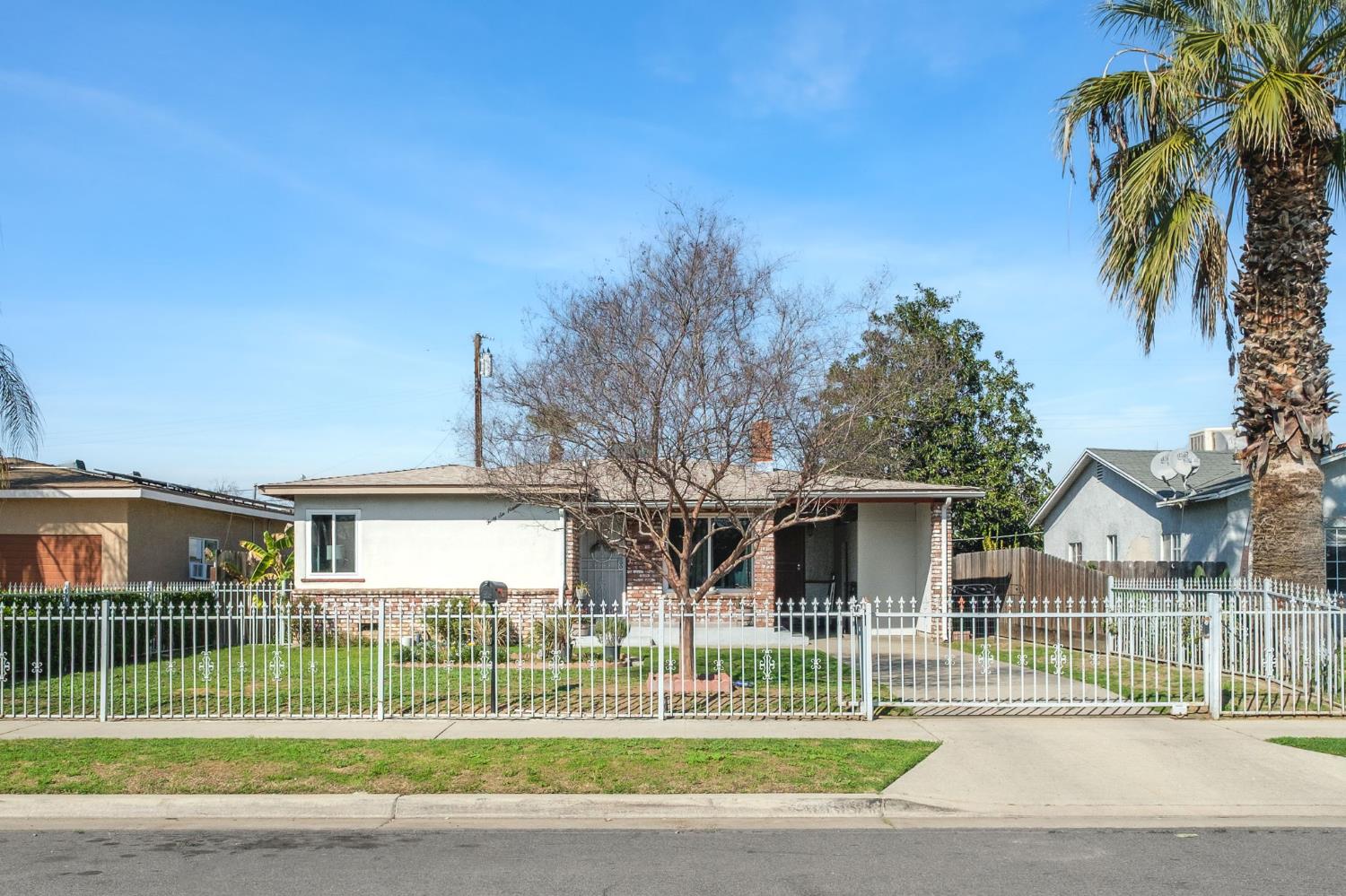 4619 E El Monte Way, Fresno, CA 93702