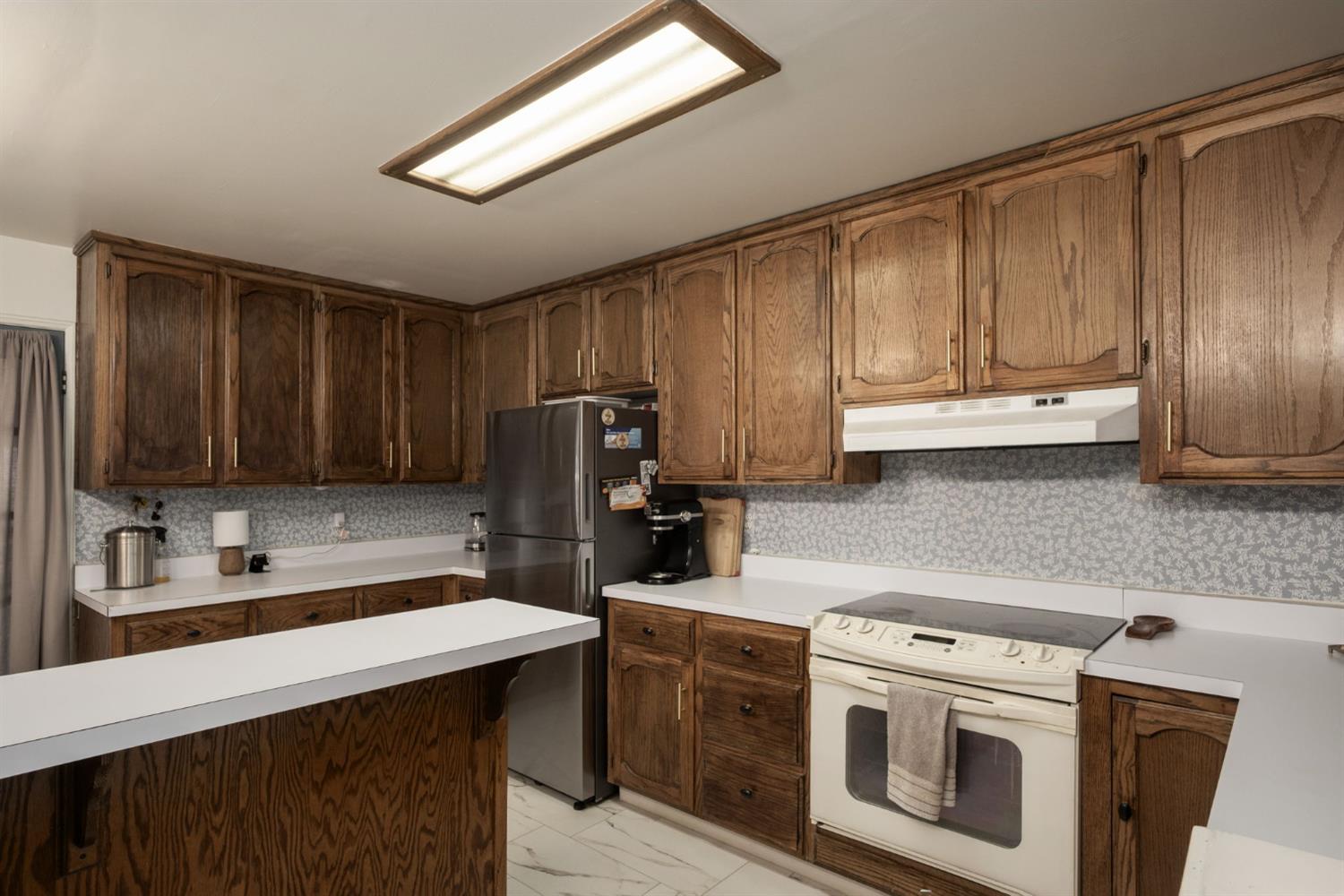 4619 E El Monte Way, Fresno, CA 93702