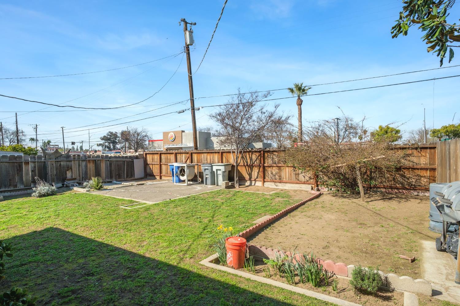 4619 E El Monte Way, Fresno, CA 93702