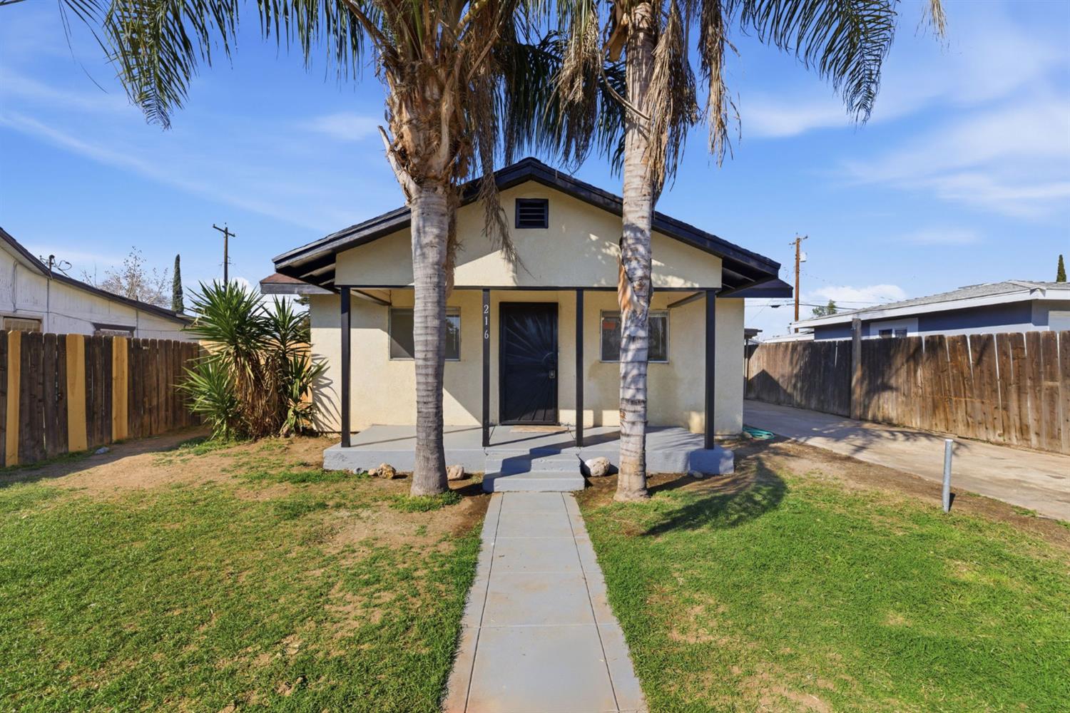216 Decatur St, Bakersfield, CA 93308