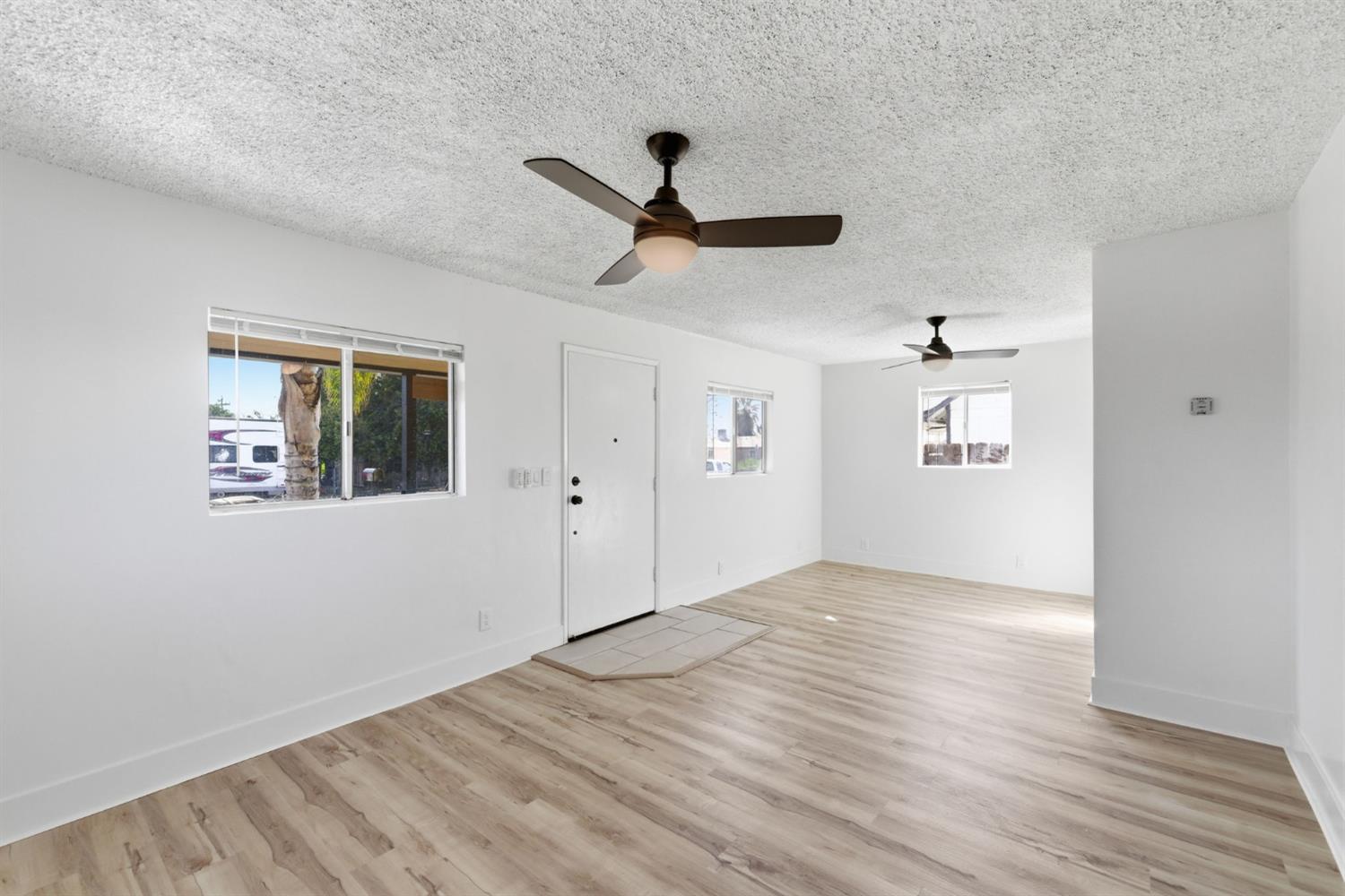 216 Decatur St, Bakersfield, CA 93308