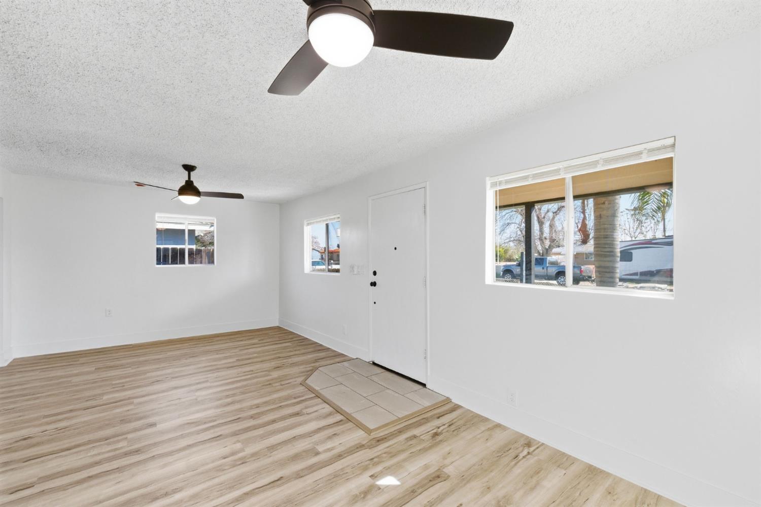 216 Decatur St, Bakersfield, CA 93308