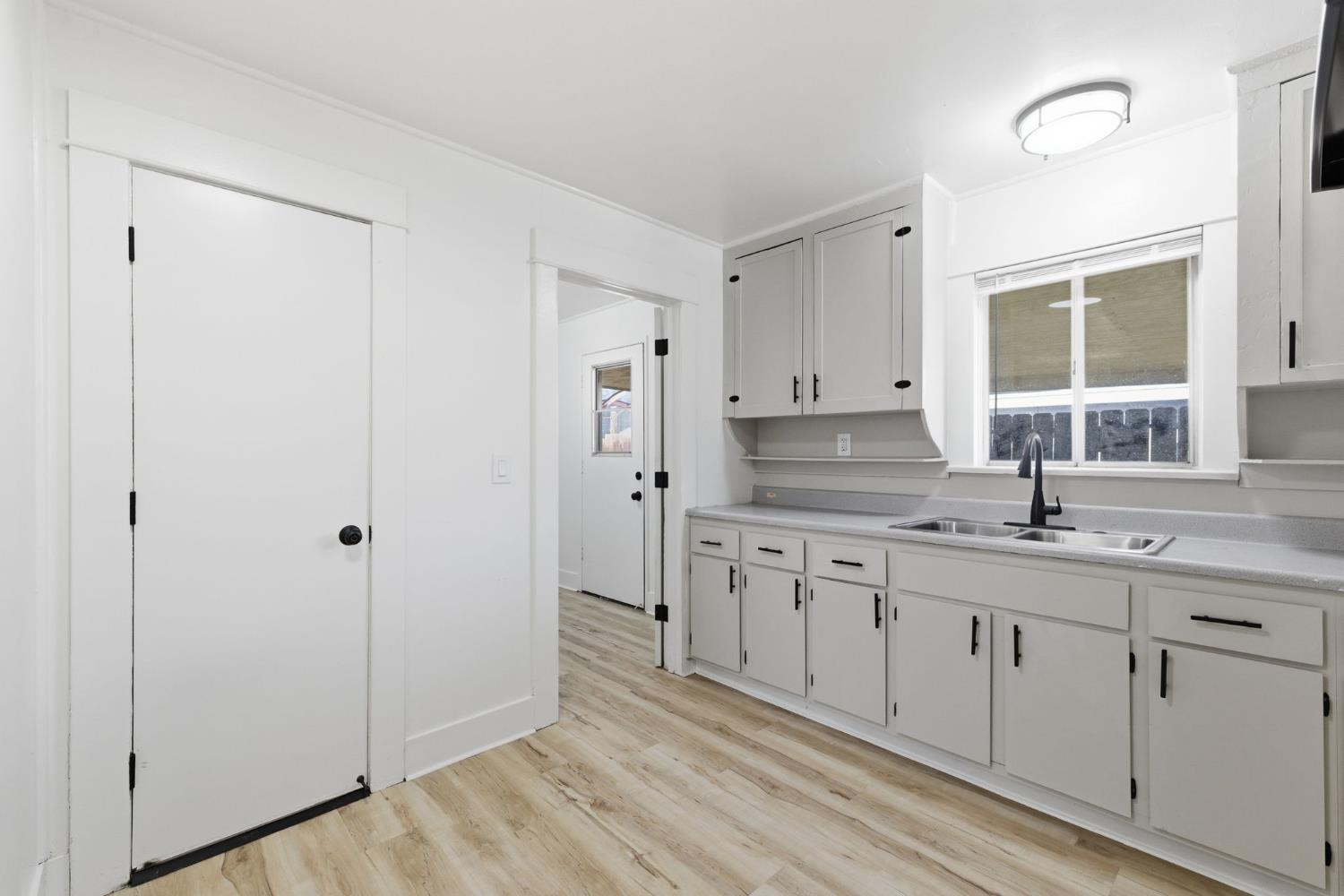 216 Decatur St, Bakersfield, CA 93308