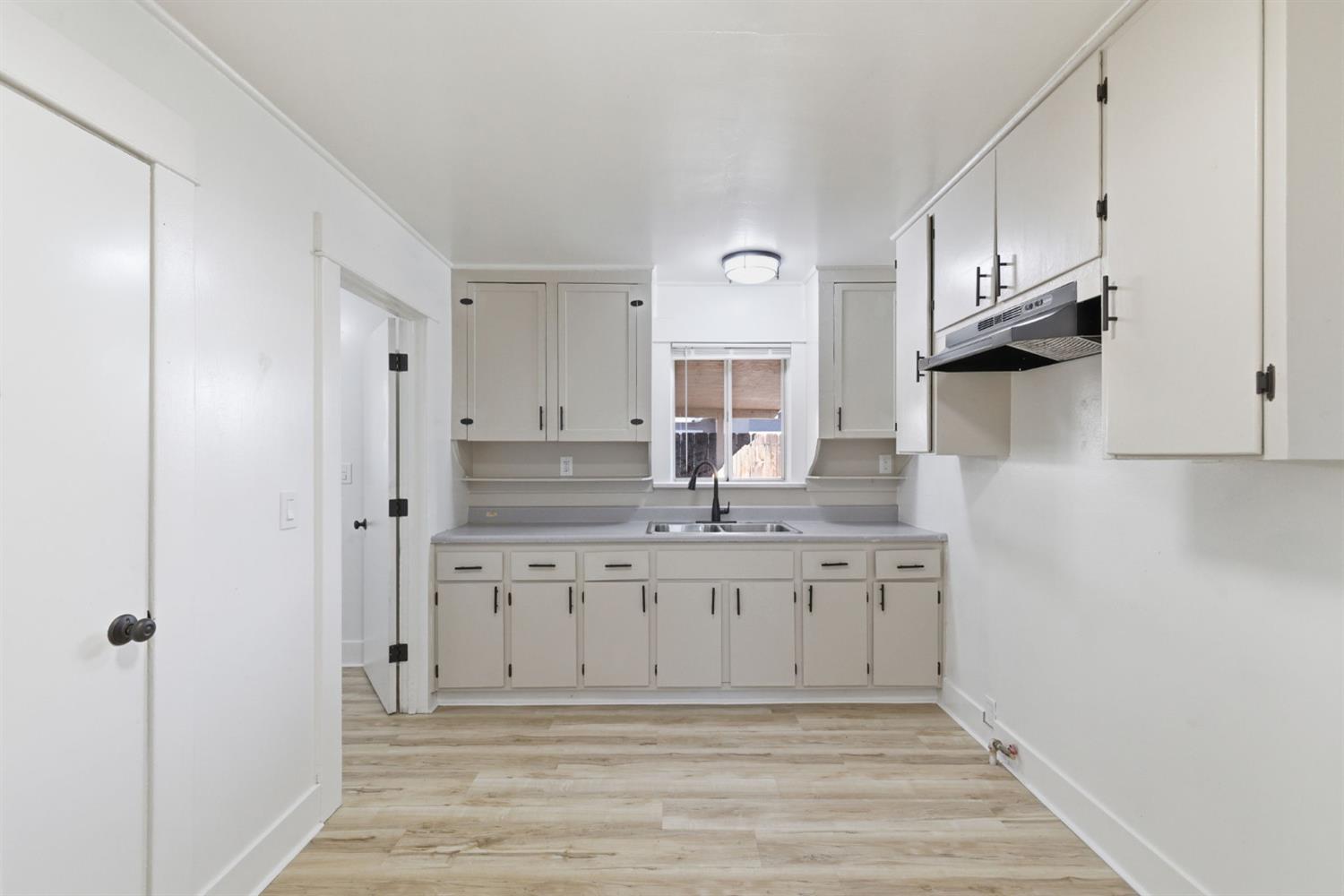 216 Decatur St, Bakersfield, CA 93308