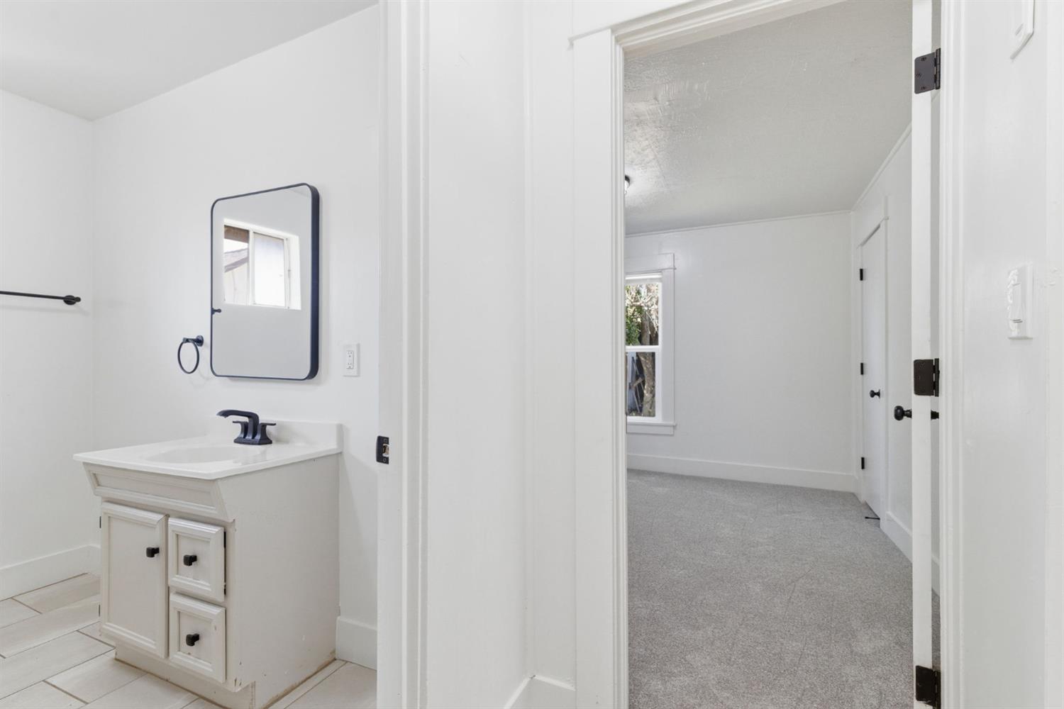 216 Decatur St, Bakersfield, CA 93308