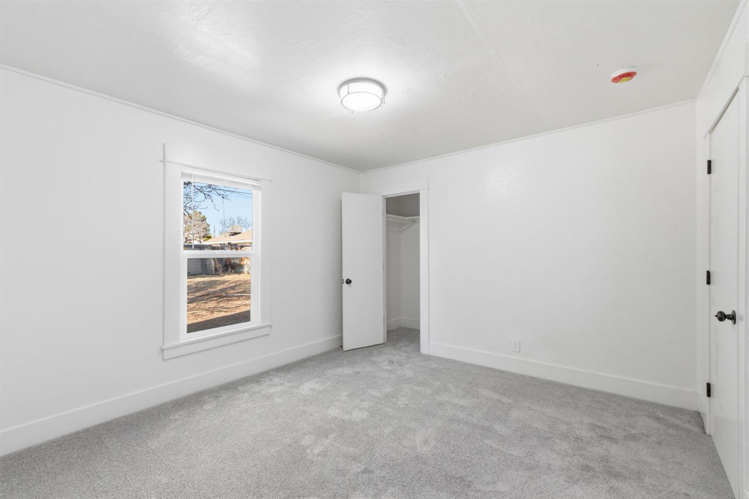 216 Decatur St, Bakersfield, CA 93308