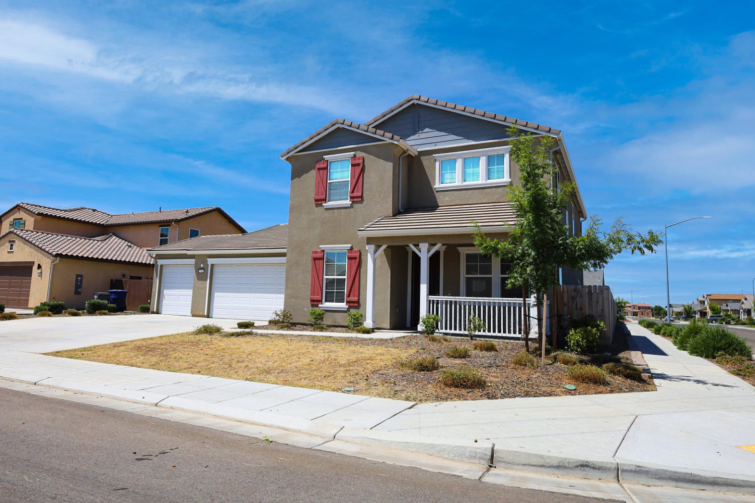 2701 N Dee Ann Ave, Fresno, CA 93727