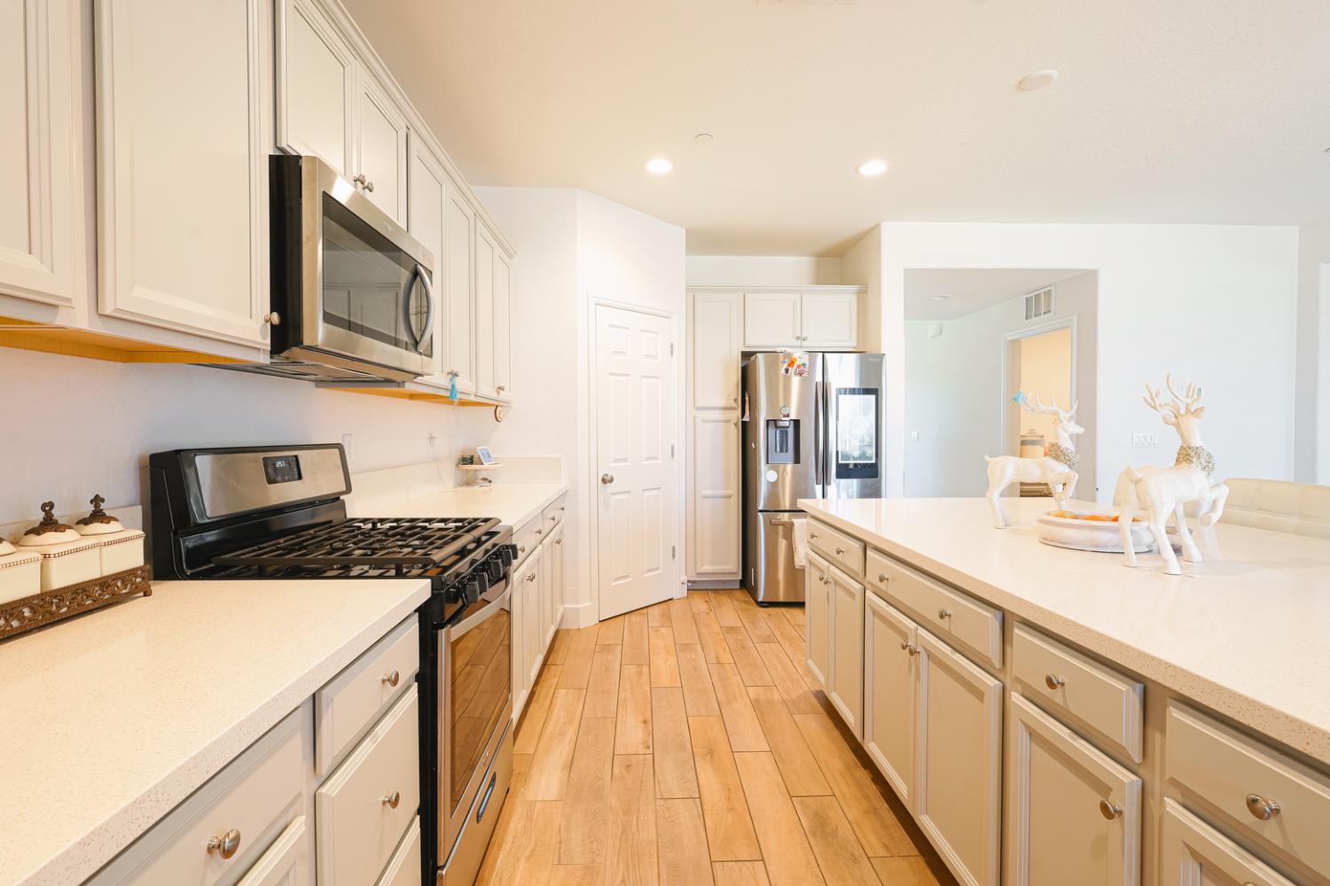 2701 N Dee Ann Ave, Fresno, CA 93727