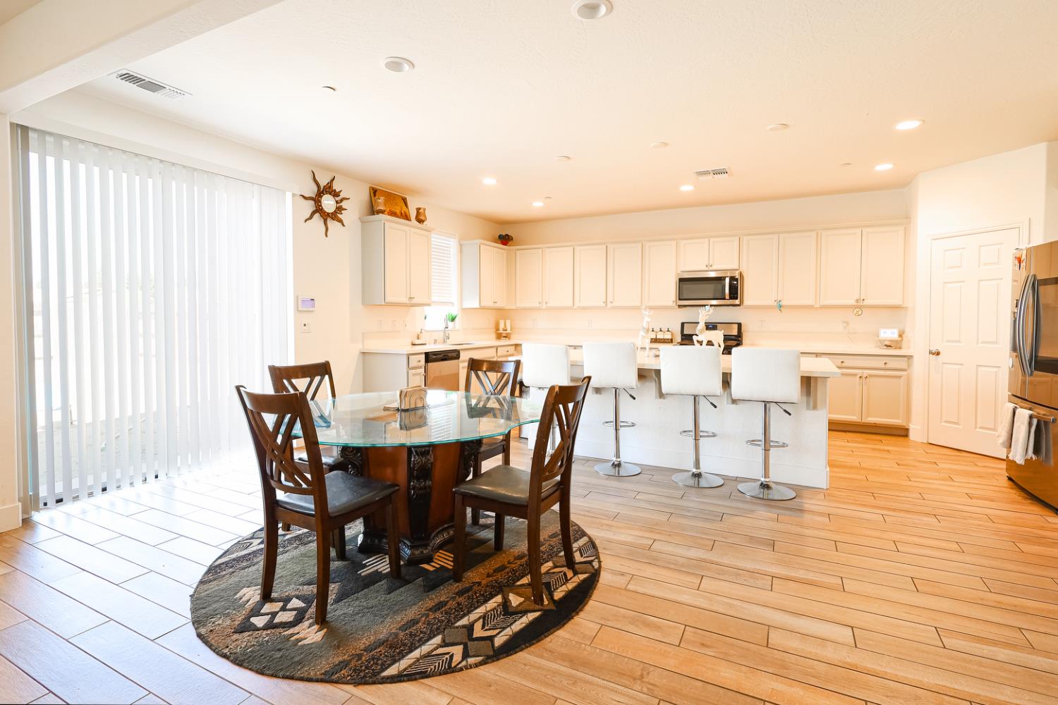 2701 N Dee Ann Ave, Fresno, CA 93727