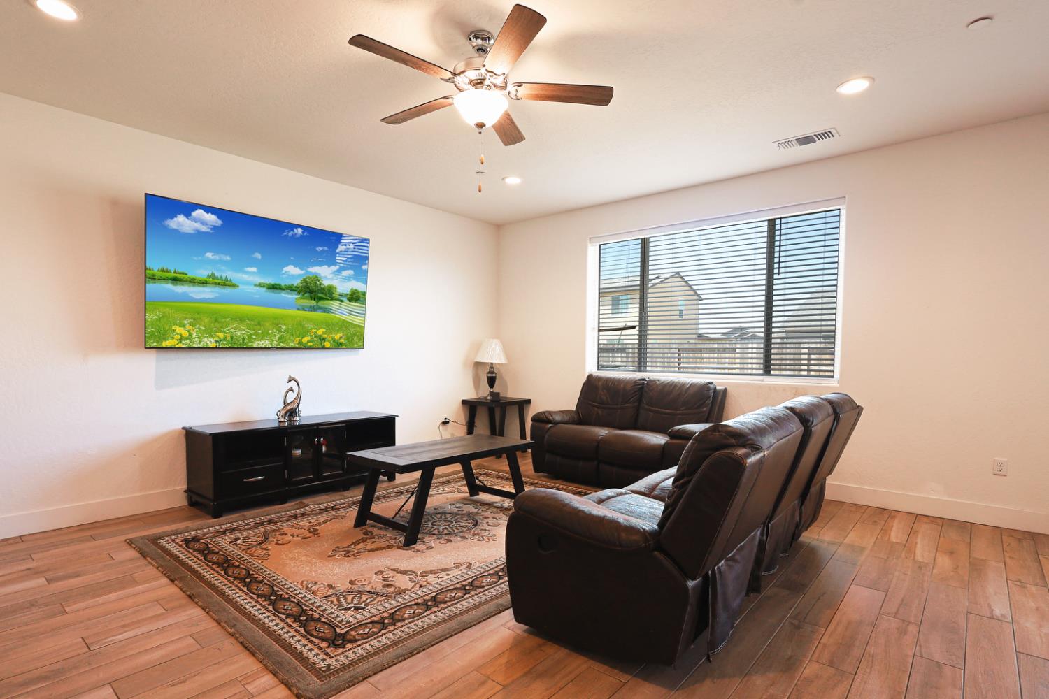 2701 N Dee Ann Ave, Fresno, CA 93727