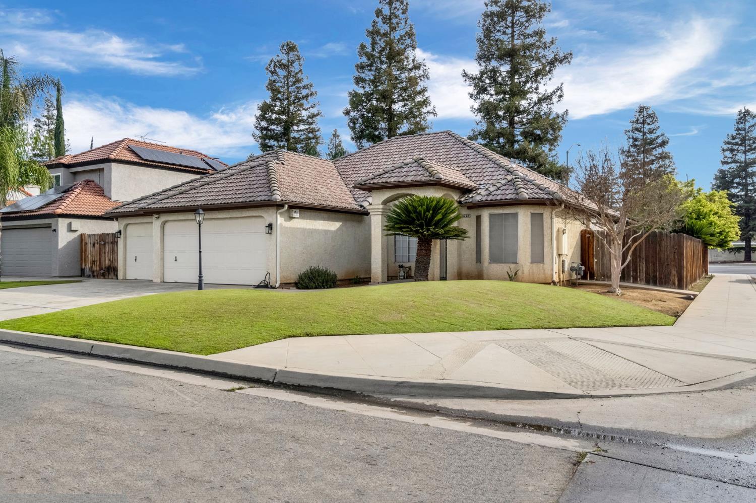 8278 N Sharon Ave, Fresno, CA 93720