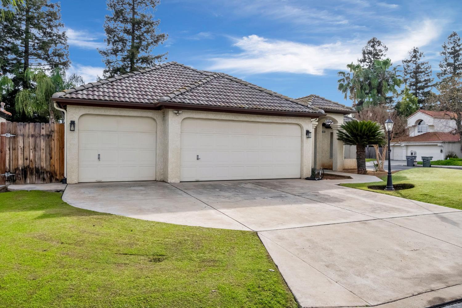 8278 N Sharon Ave, Fresno, CA 93720