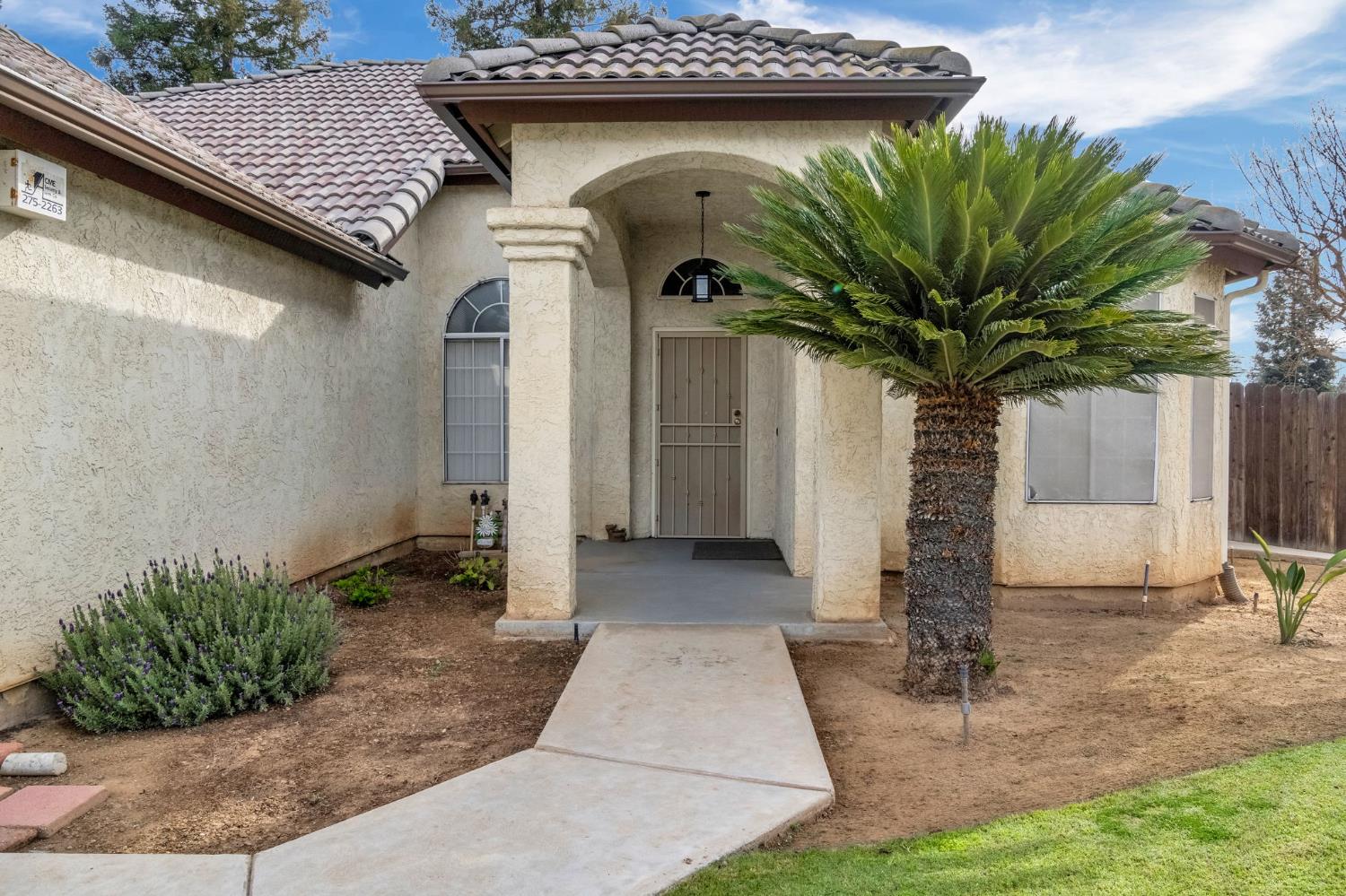 8278 N Sharon Ave, Fresno, CA 93720