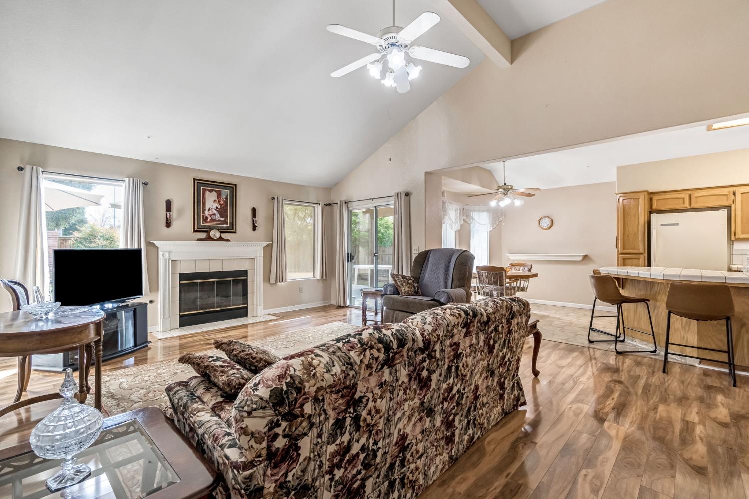 8278 N Sharon Ave, Fresno, CA 93720