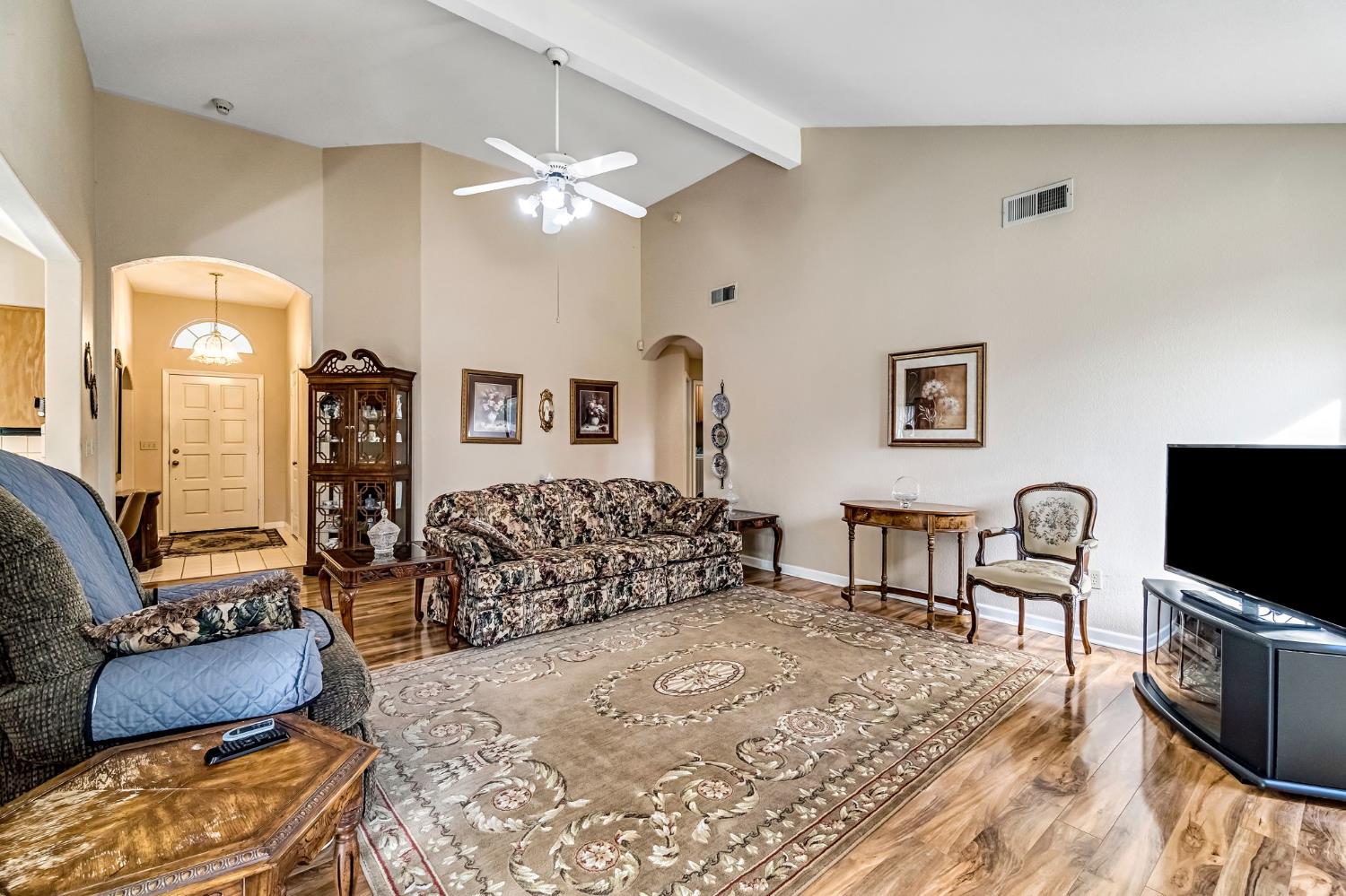 8278 N Sharon Ave, Fresno, CA 93720