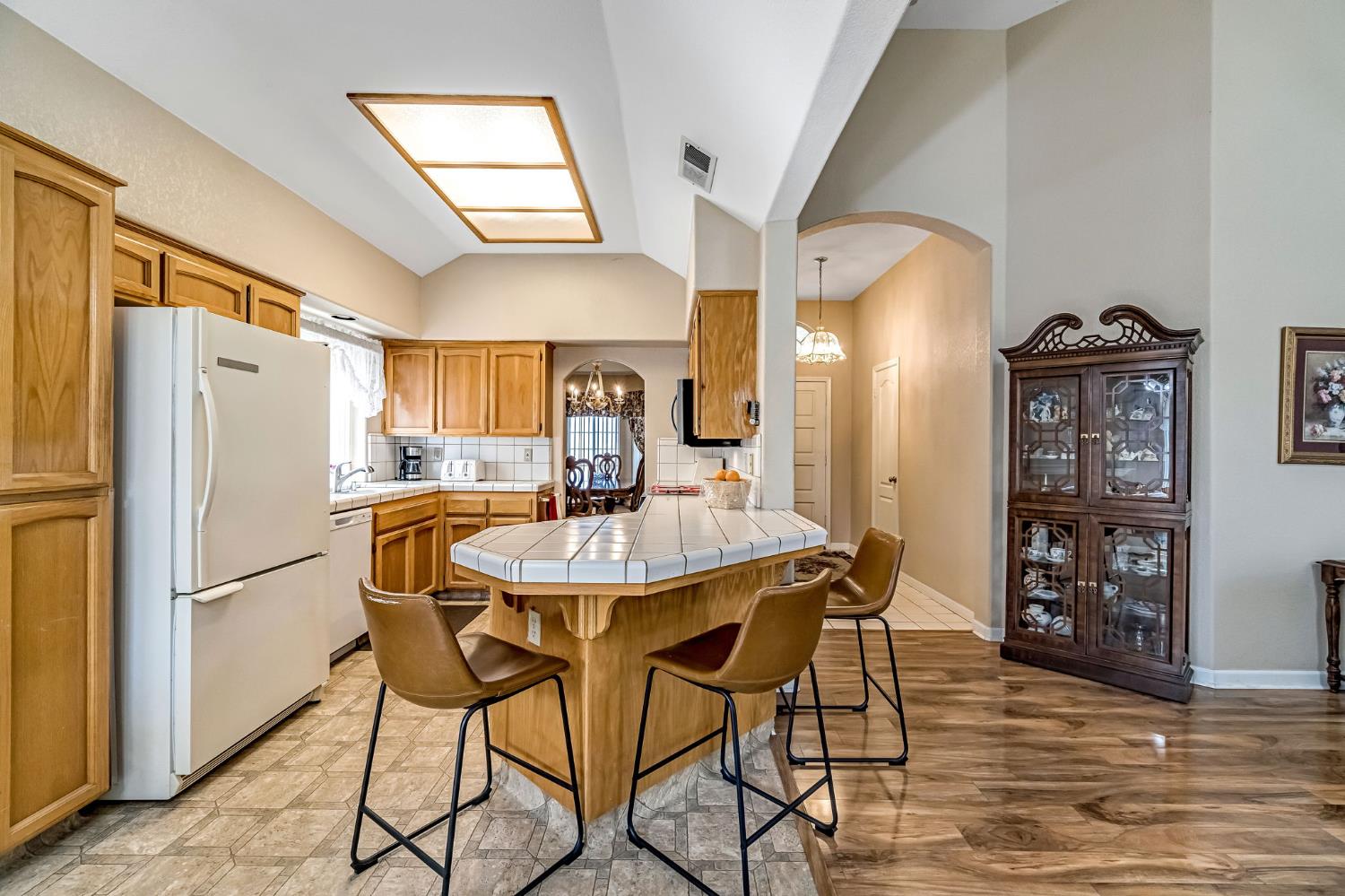 8278 N Sharon Ave, Fresno, CA 93720