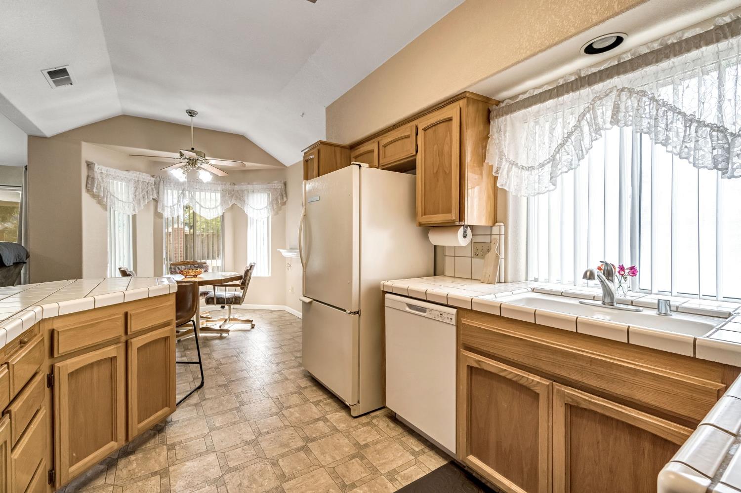 8278 N Sharon Ave, Fresno, CA 93720