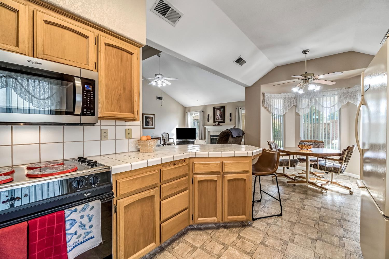 8278 N Sharon Ave, Fresno, CA 93720