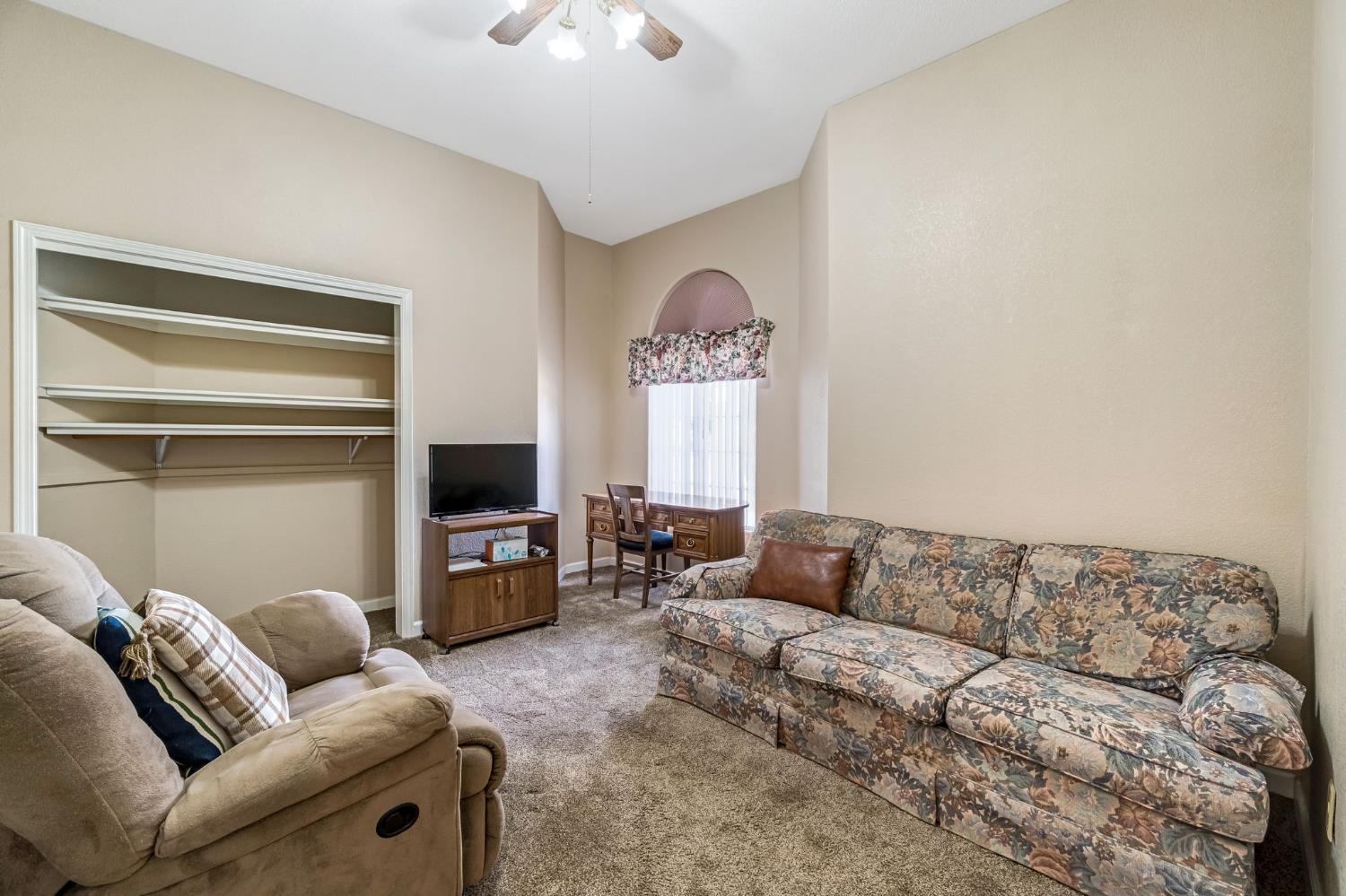 8278 N Sharon Ave, Fresno, CA 93720