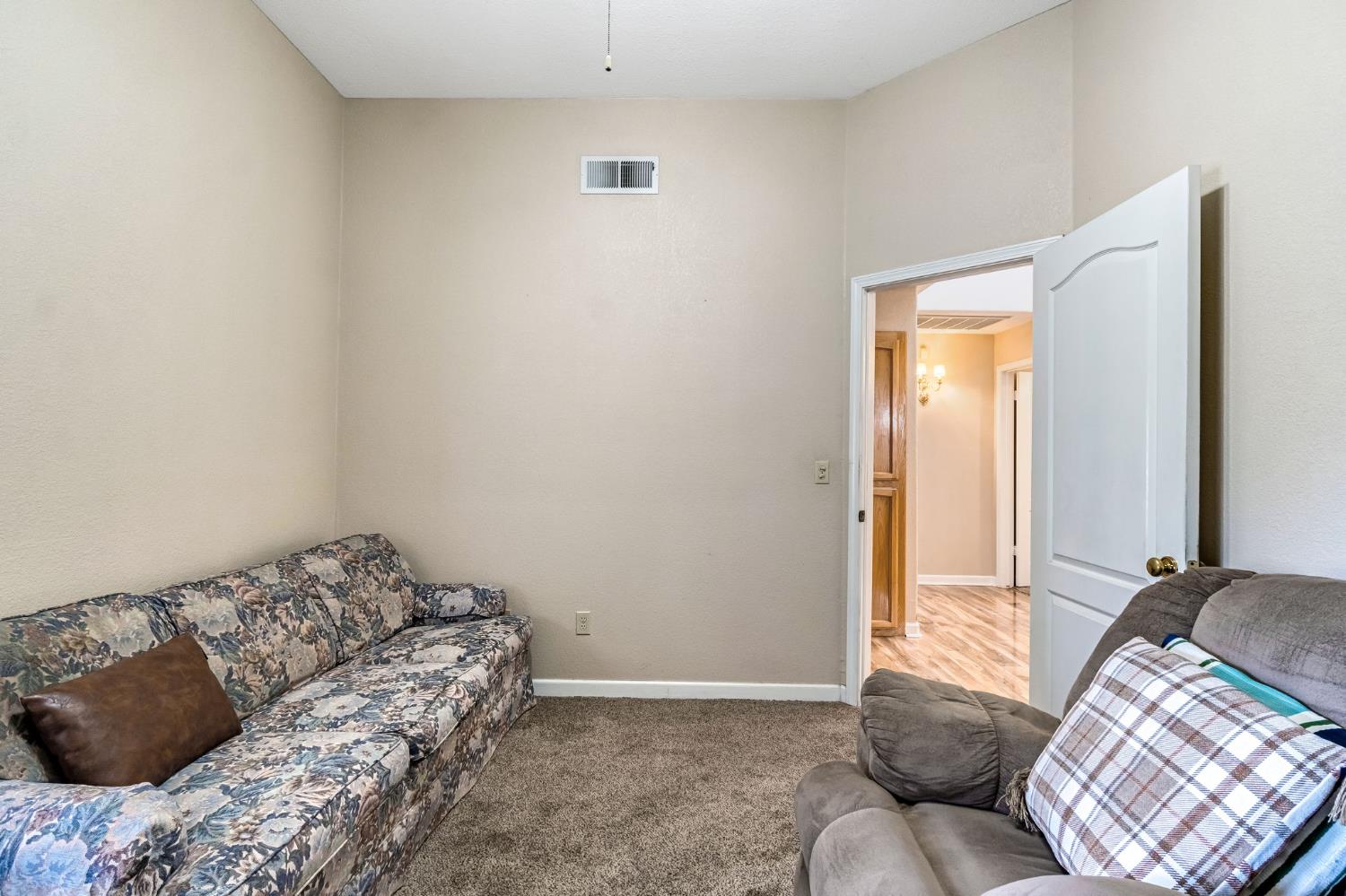 8278 N Sharon Ave, Fresno, CA 93720