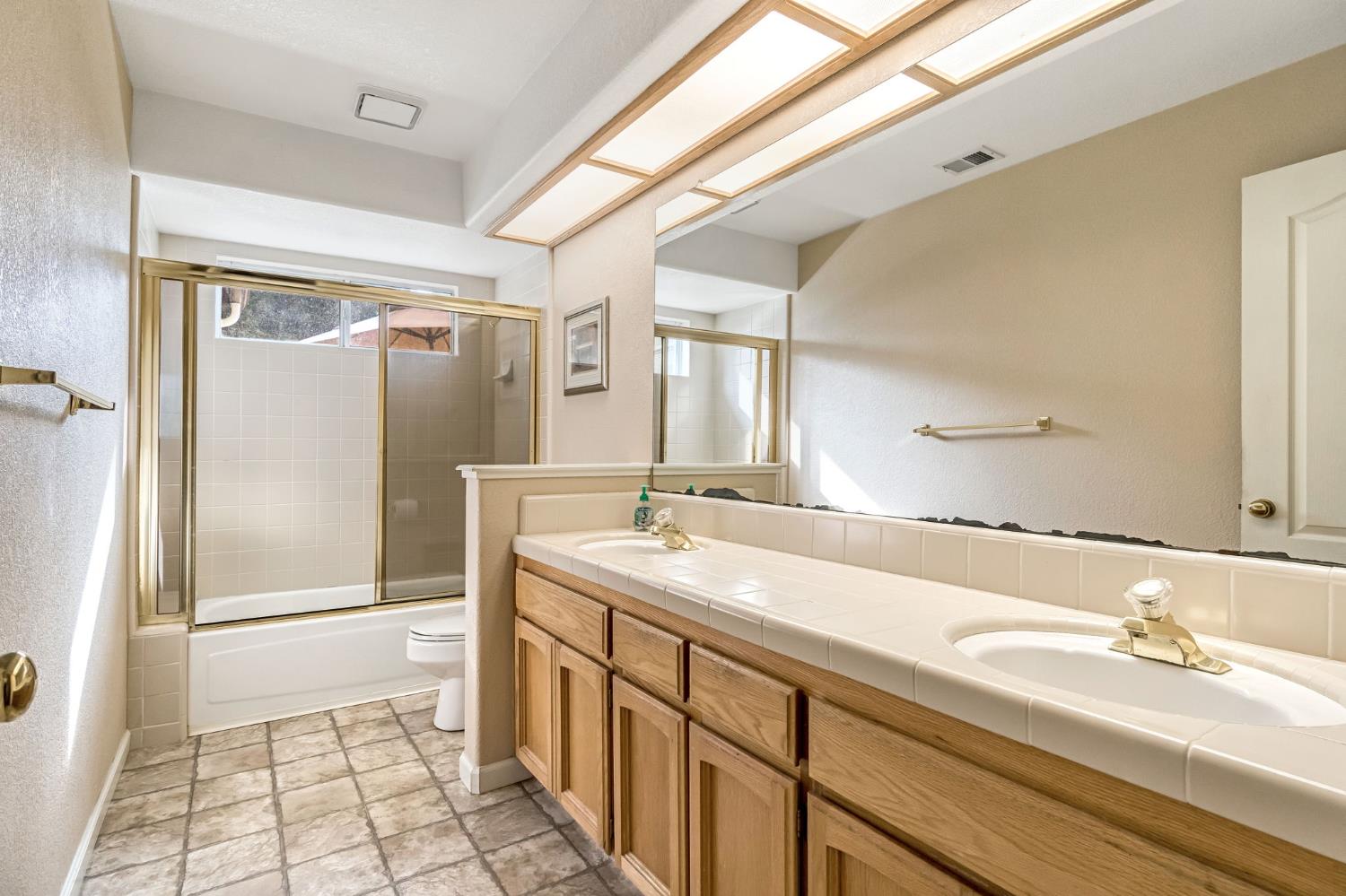 8278 N Sharon Ave, Fresno, CA 93720