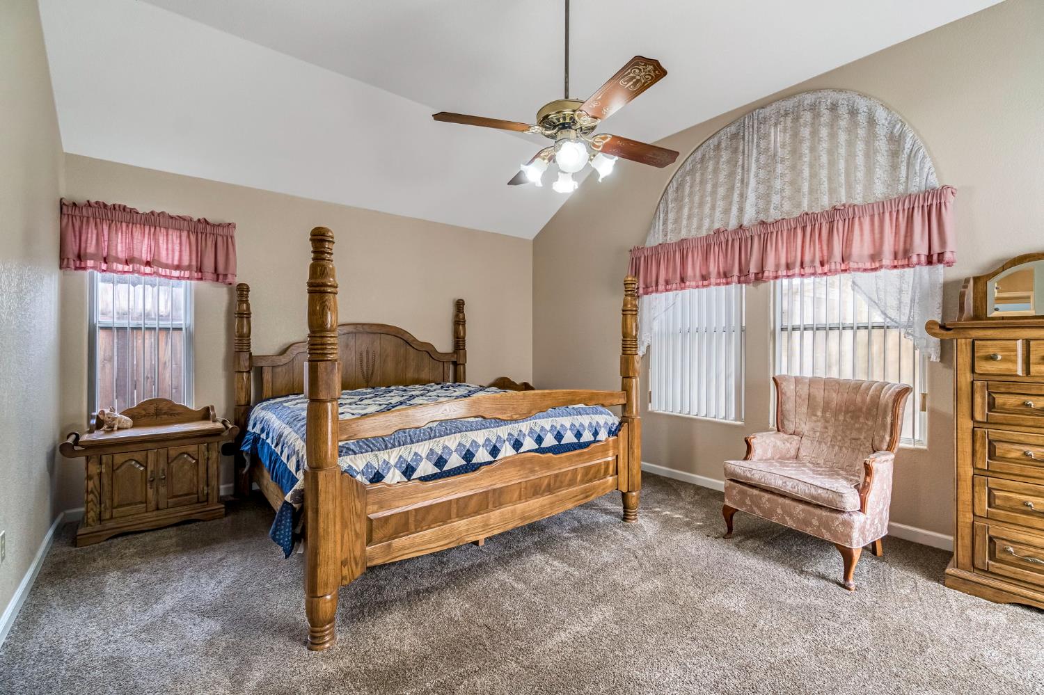 8278 N Sharon Ave, Fresno, CA 93720