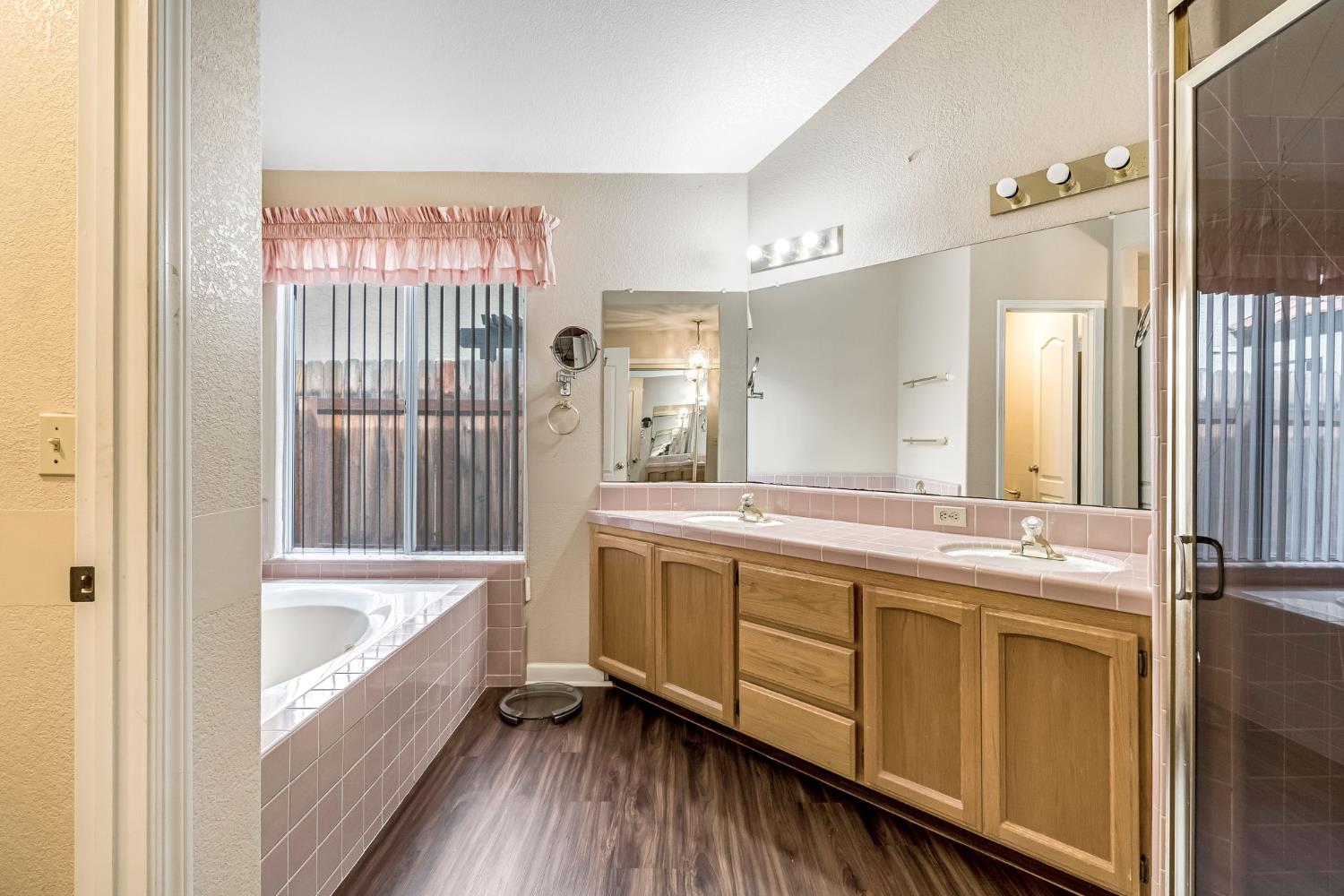 8278 N Sharon Ave, Fresno, CA 93720