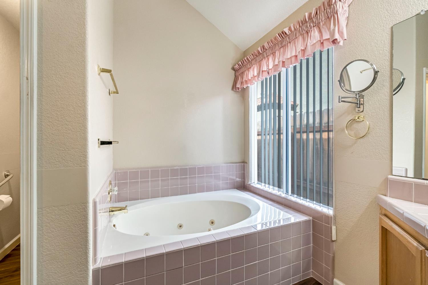 8278 N Sharon Ave, Fresno, CA 93720