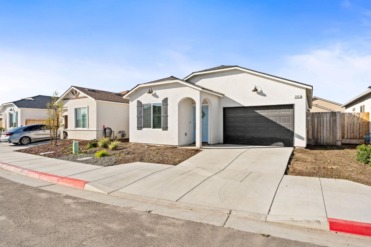 566 Green Ln, Lemoore, CA 93245