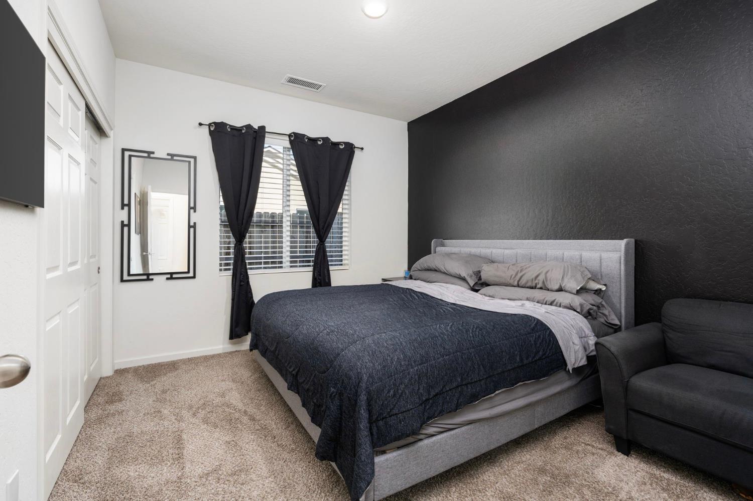 566 Green Ln, Lemoore, CA 93245