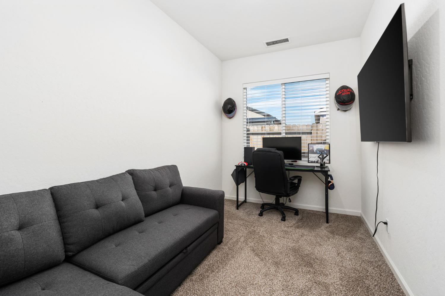 566 Green Ln, Lemoore, CA 93245