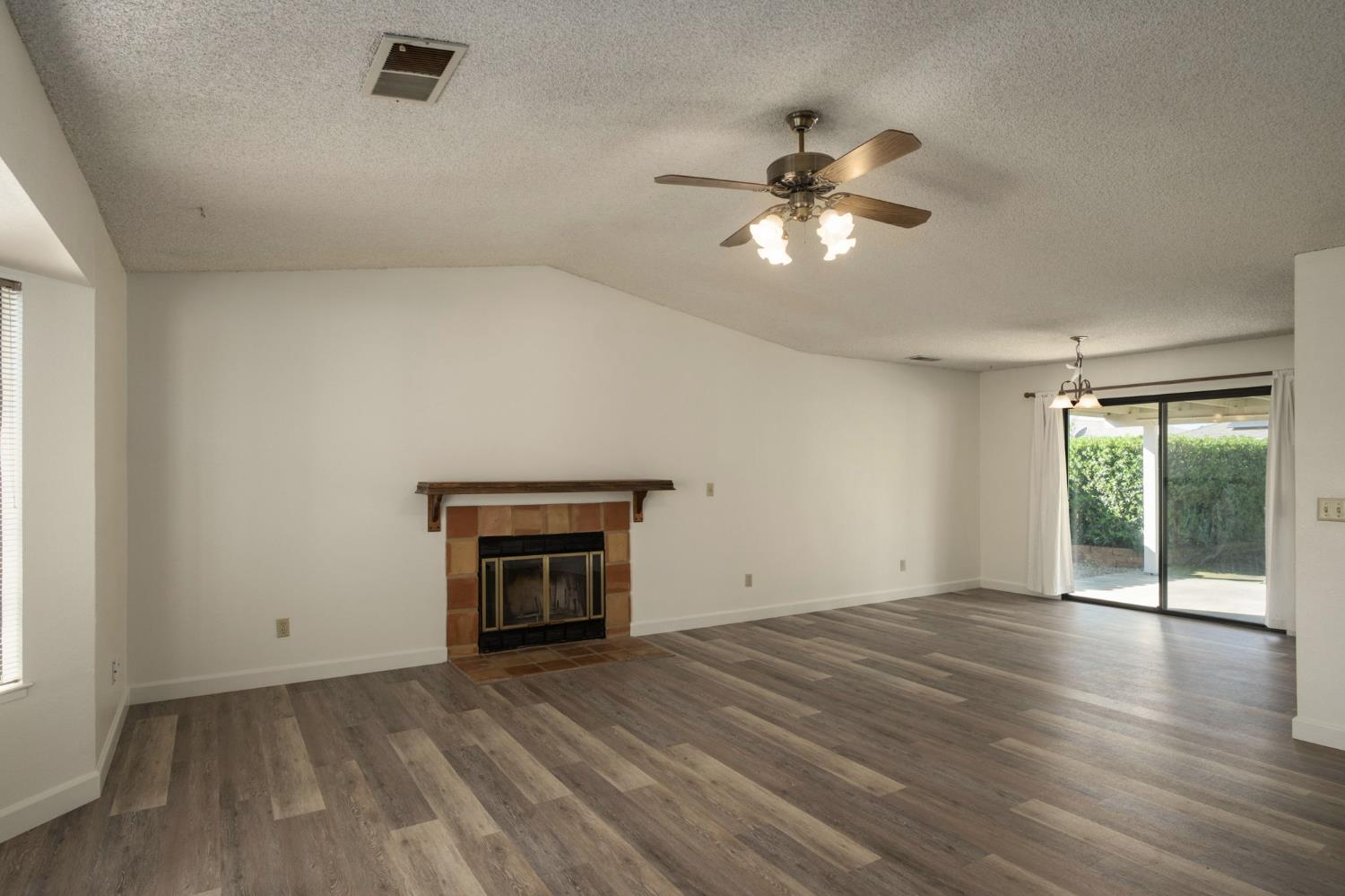 3110 Ezie, Clovis, CA 93611